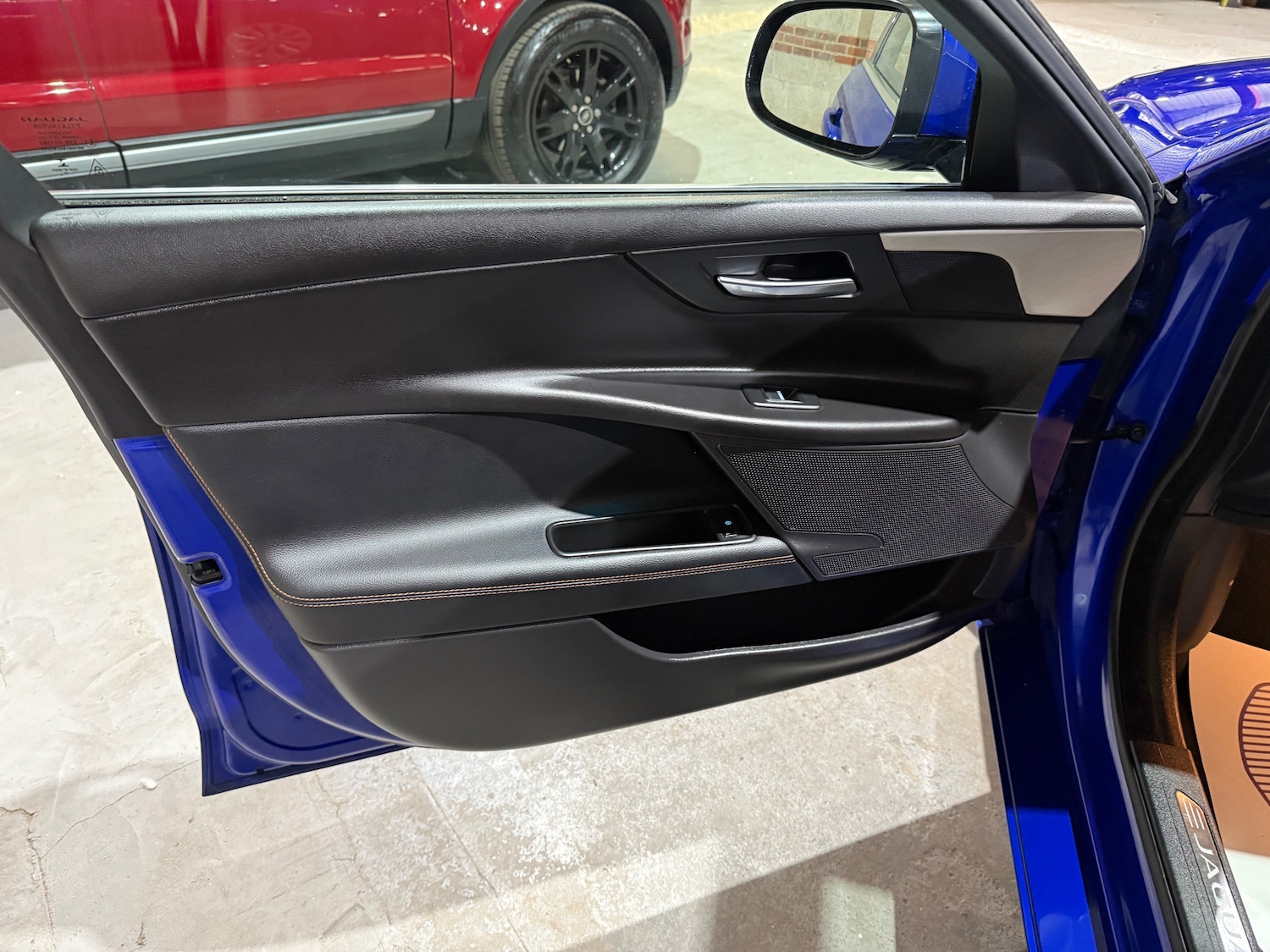 Used Jaguar XE 2018 for sale - 76495789: Photo 7