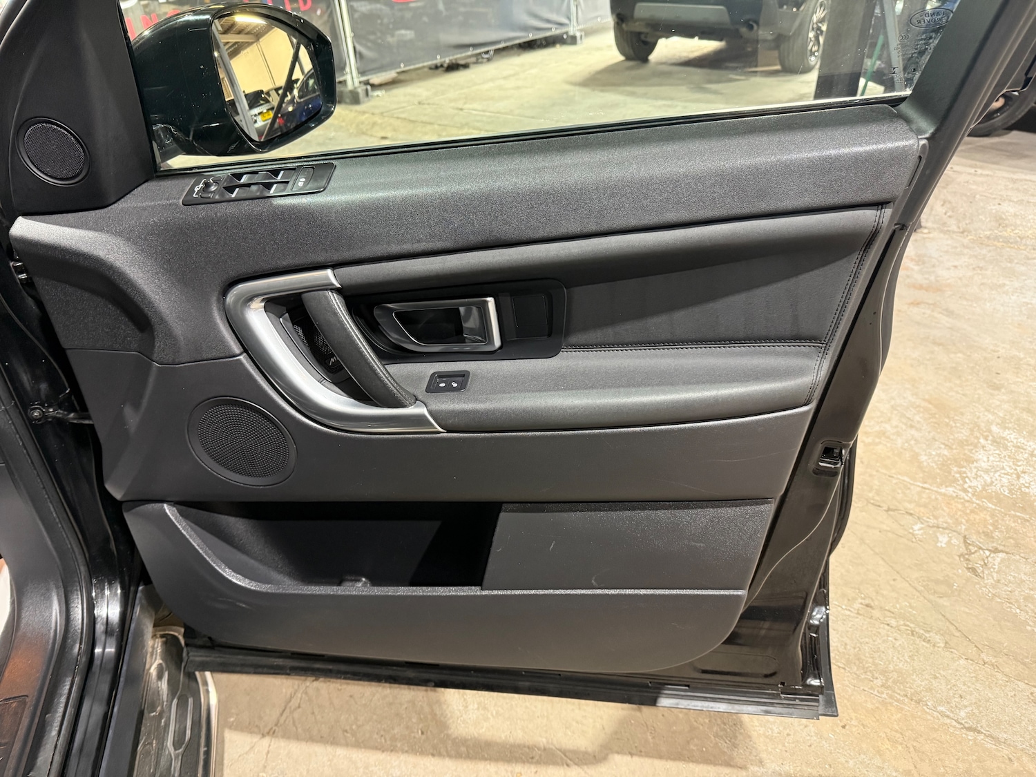 Used Land Rover Discovery Sport 2017 for sale - 77557328: Photo 25