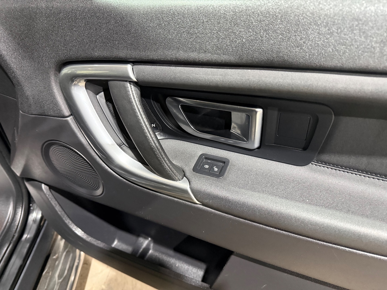 Used Land Rover Discovery Sport 2017 for sale - 77557328: Photo 26