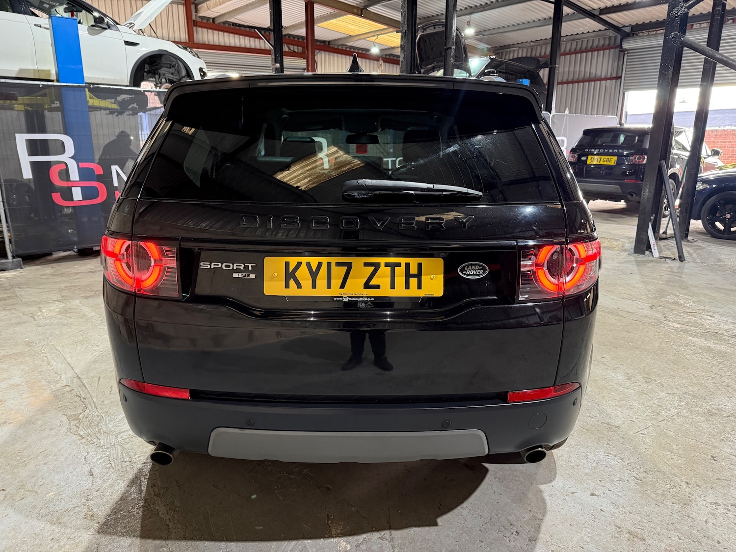 Used Land Rover Discovery Sport 2017 for sale - 77557328: Photo 4