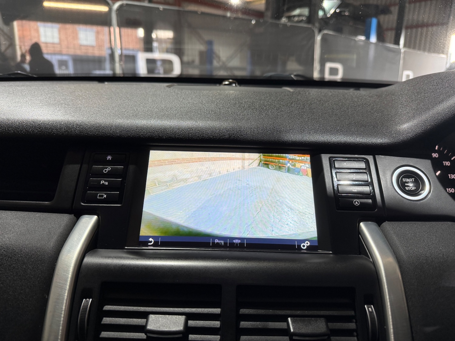 Used Land Rover Discovery Sport 2017 for sale - 77557328: Photo 41