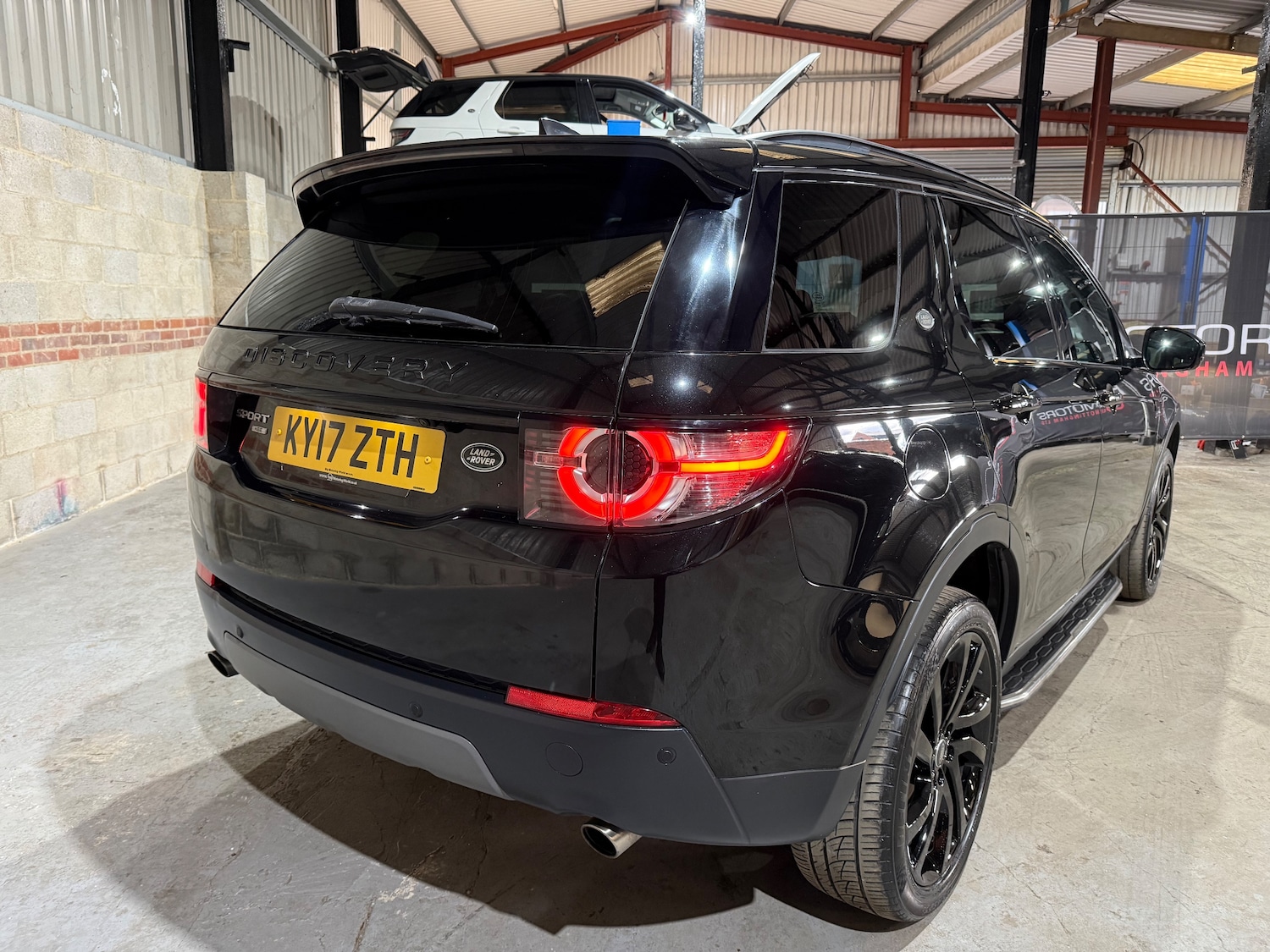 Used Land Rover Discovery Sport 2017 for sale - 77557328: Photo 50