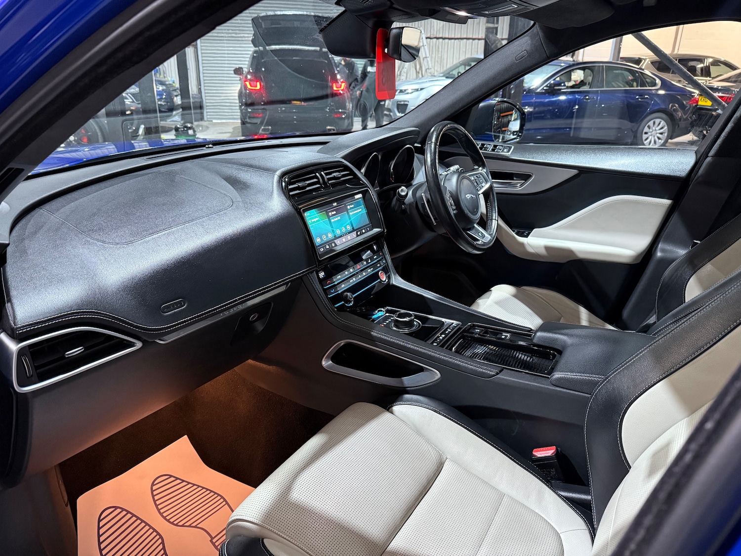 Used Jaguar F-Pace 2018 for sale - 76851351: Photo 10