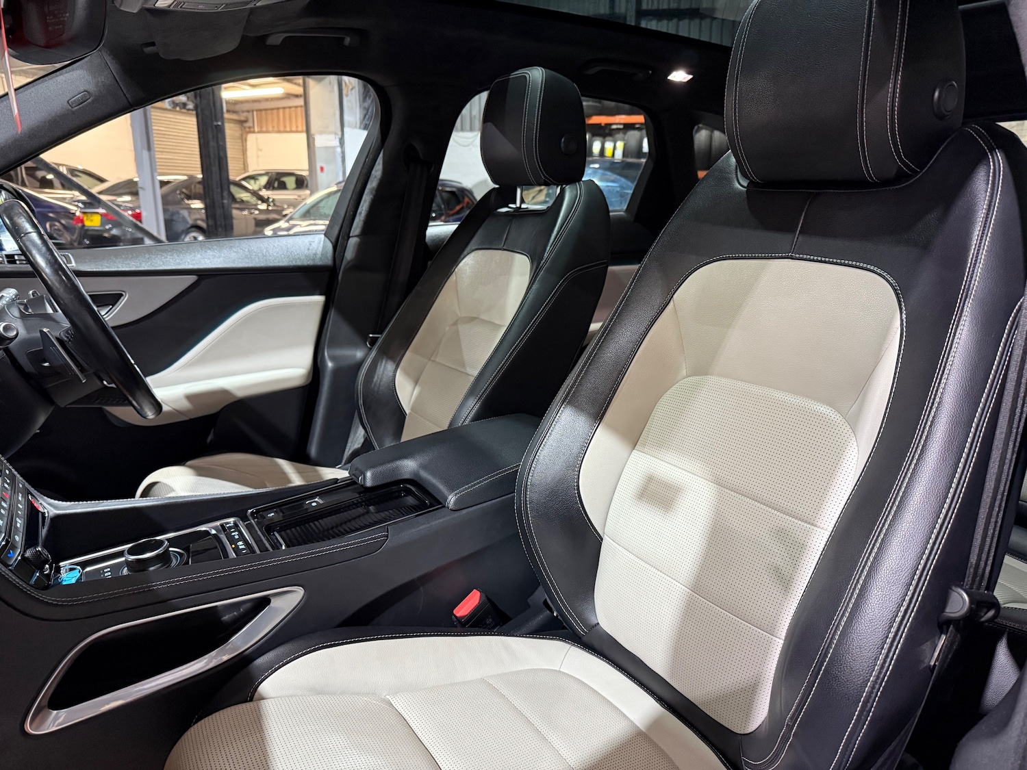 Used Jaguar F-Pace 2018 for sale - 76851351: Photo 11