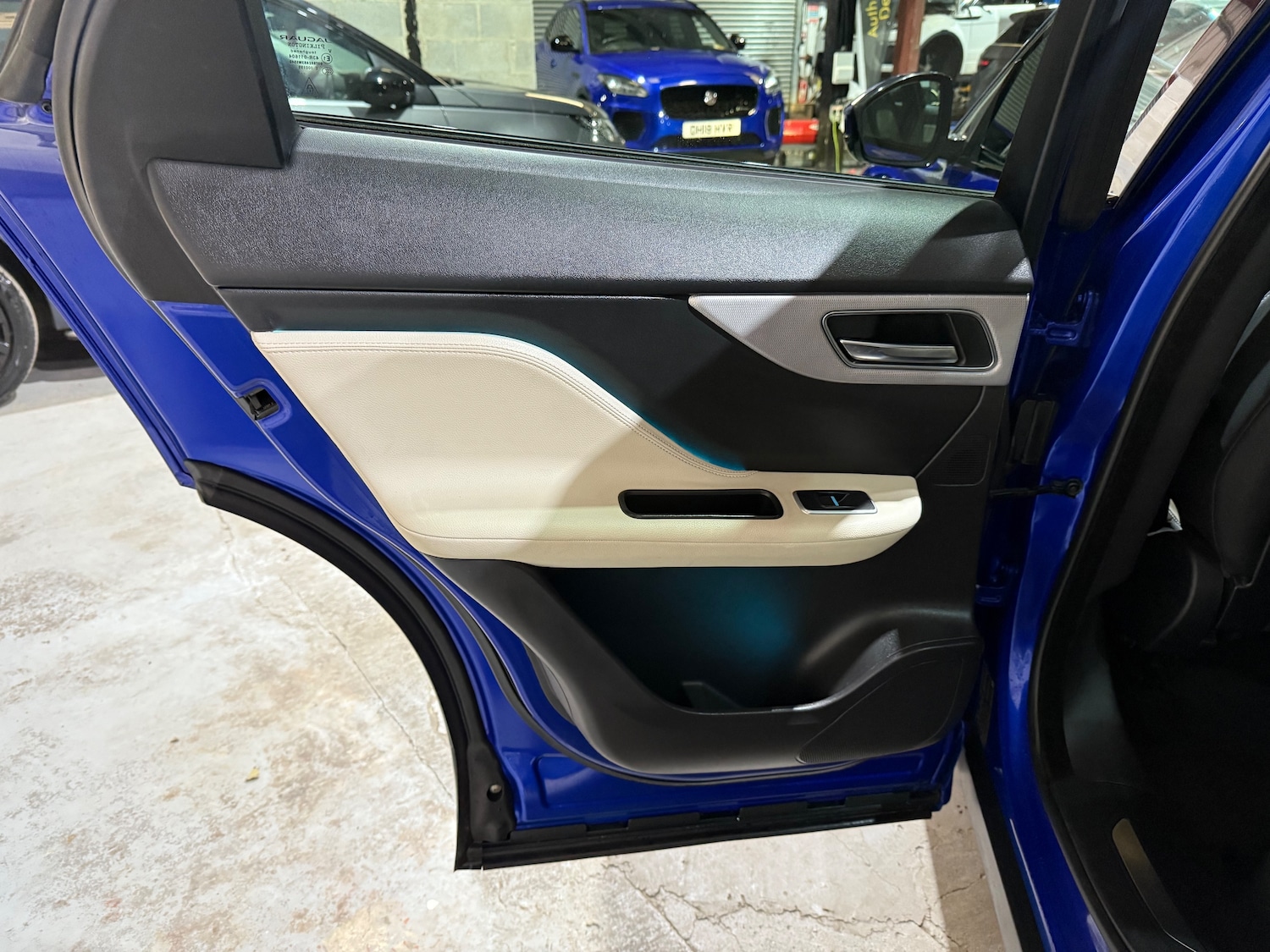 Used Jaguar F-Pace 2018 for sale - 76851351: Photo 14