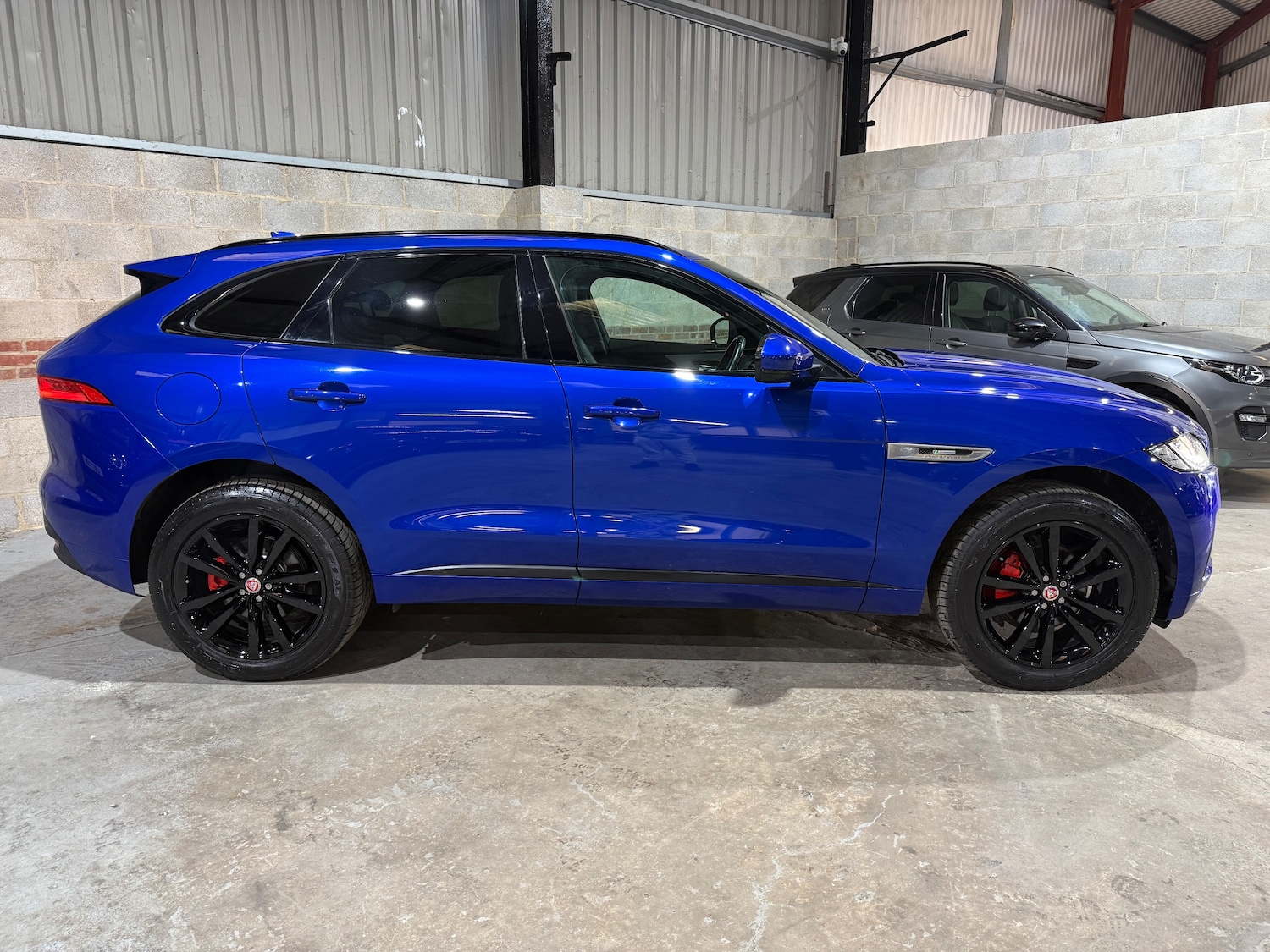 Used Jaguar F-Pace 2018 for sale - 76851351: Photo 2