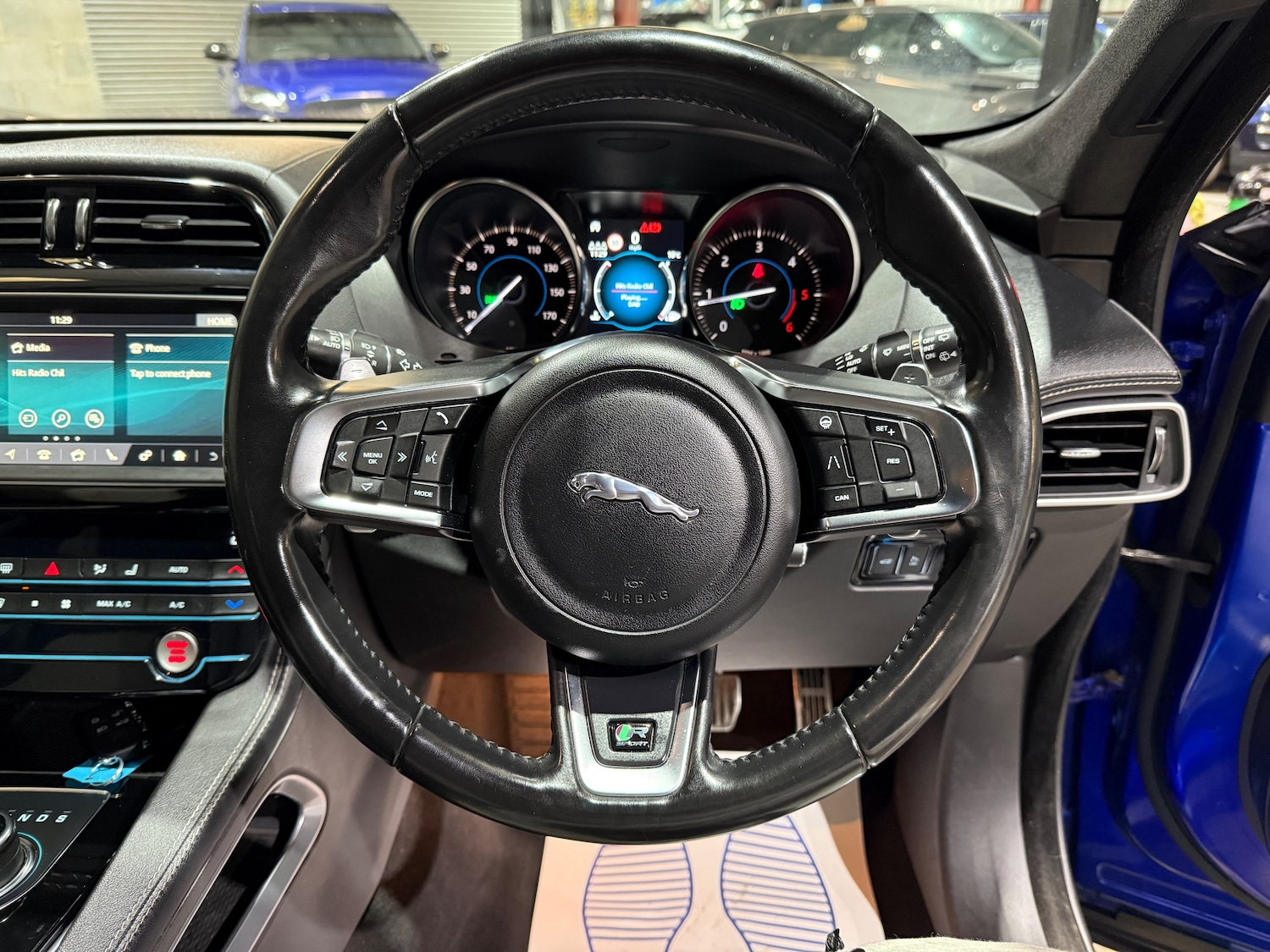 Used Jaguar F-Pace 2018 for sale - 76851351: Photo 32