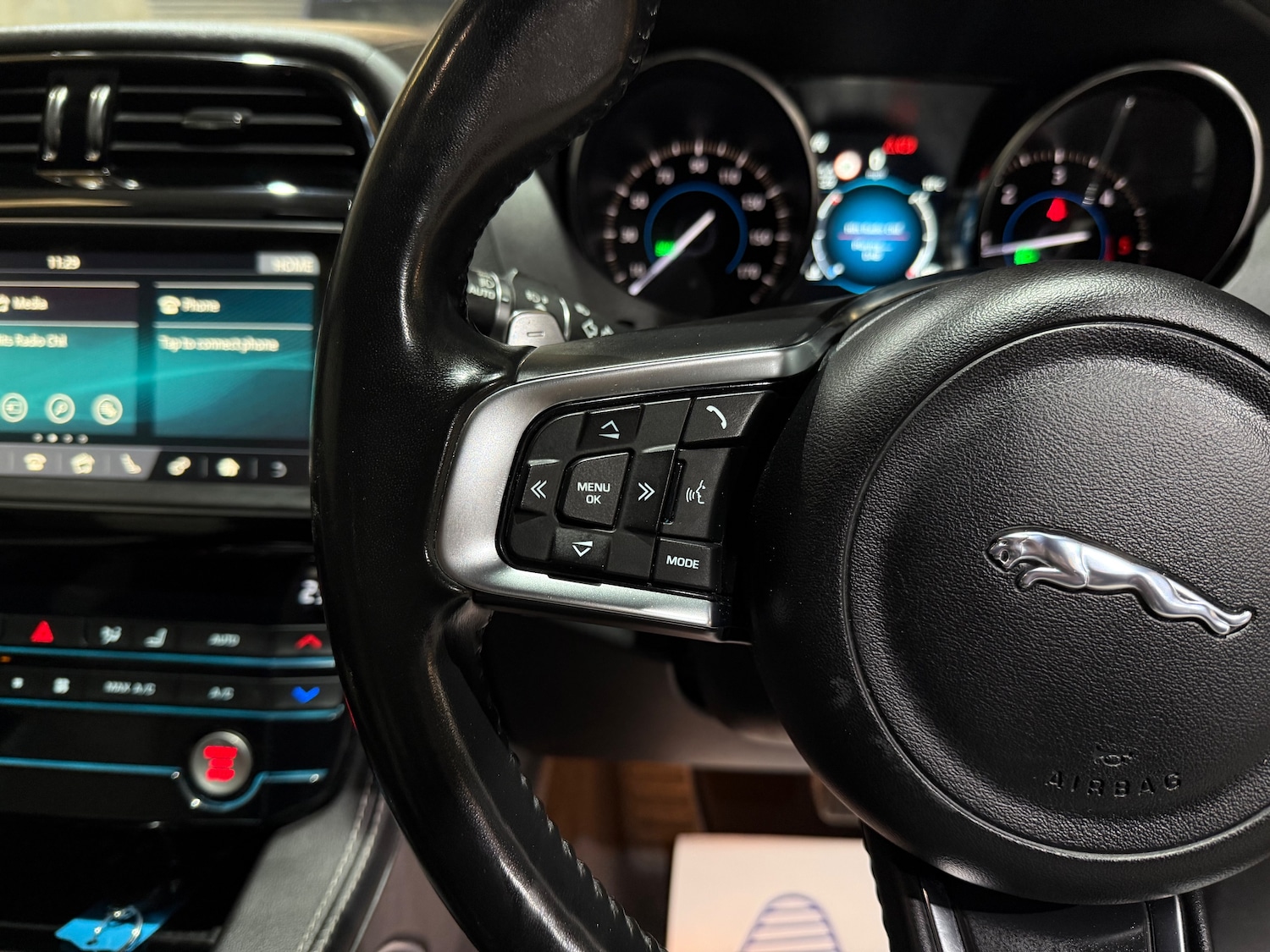 Used Jaguar F-Pace 2018 for sale - 76851351: Photo 33