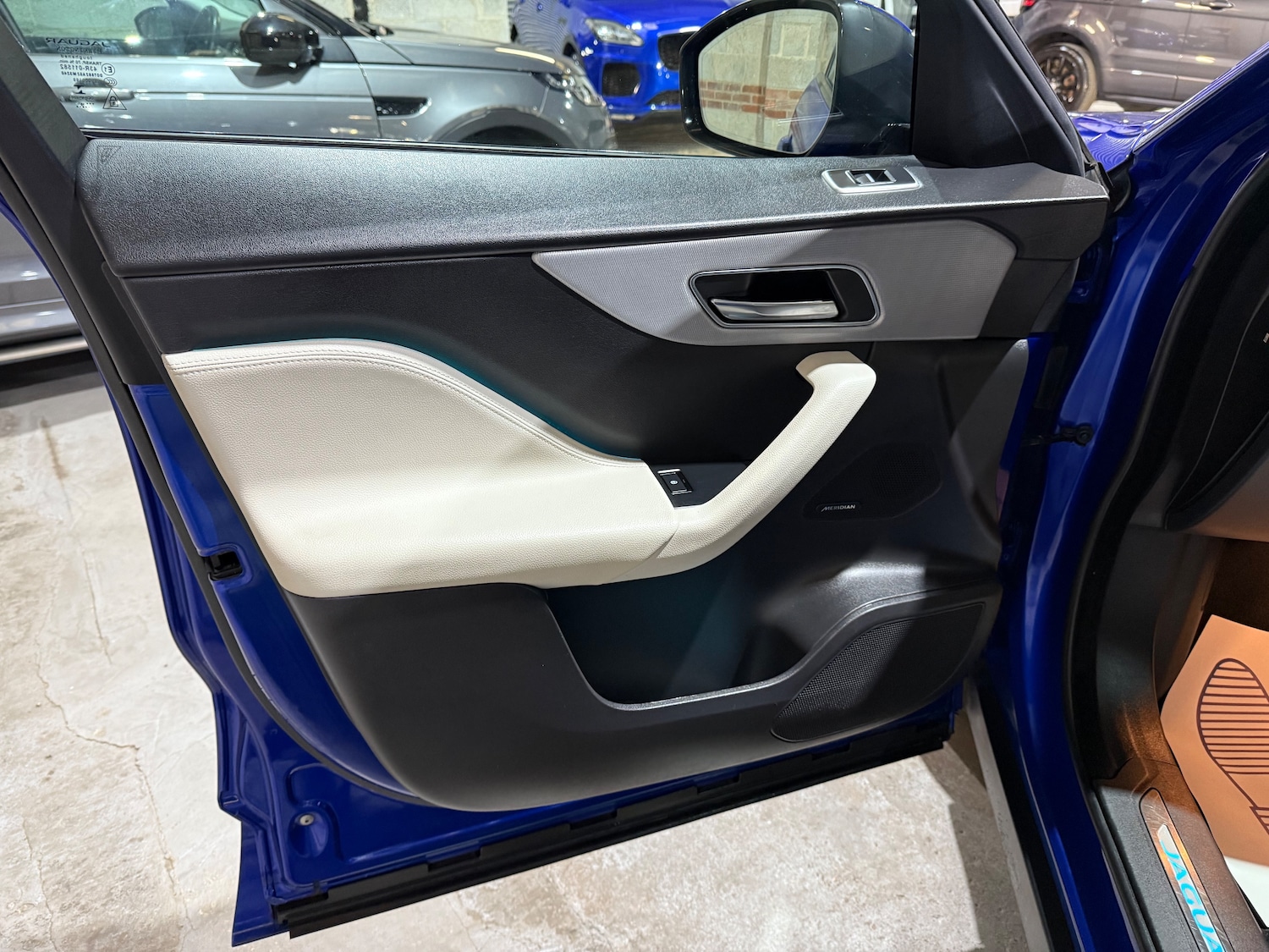 Used Jaguar F-Pace 2018 for sale - 76851351: Photo 7