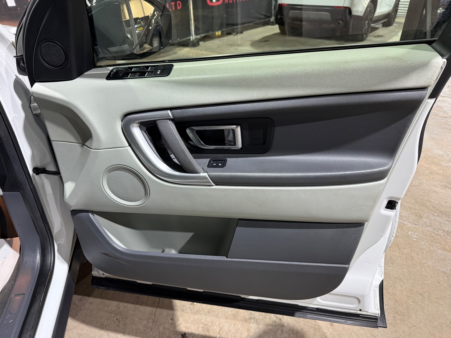 Used Land Rover Discovery Sport 2017 for sale - 77428289: Photo 24