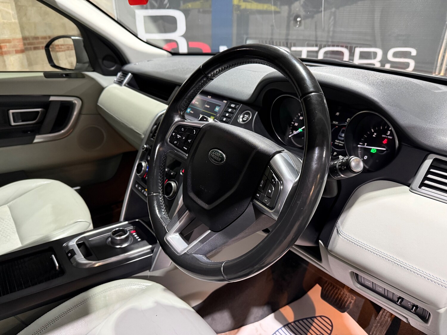 Used Land Rover Discovery Sport 2017 for sale - 77428289: Photo 25