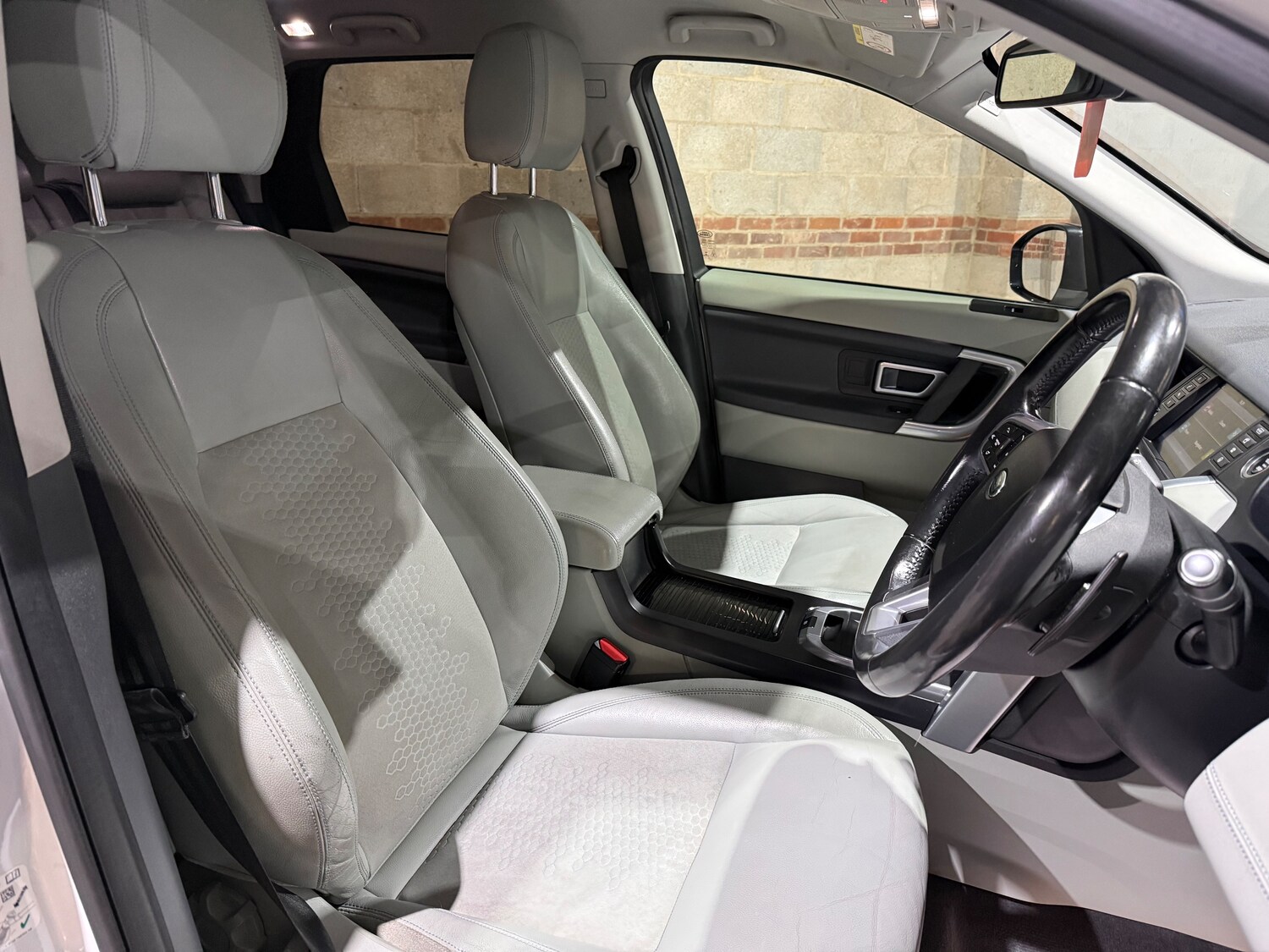 Used Land Rover Discovery Sport 2017 for sale - 77428289: Photo 27