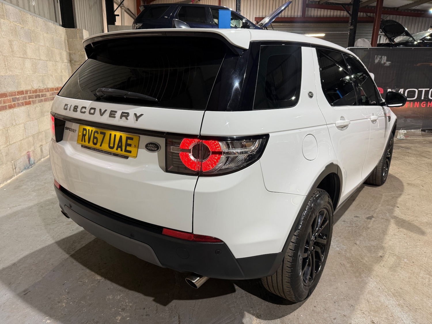 Used Land Rover Discovery Sport 2017 for sale - 77428289: Photo 3