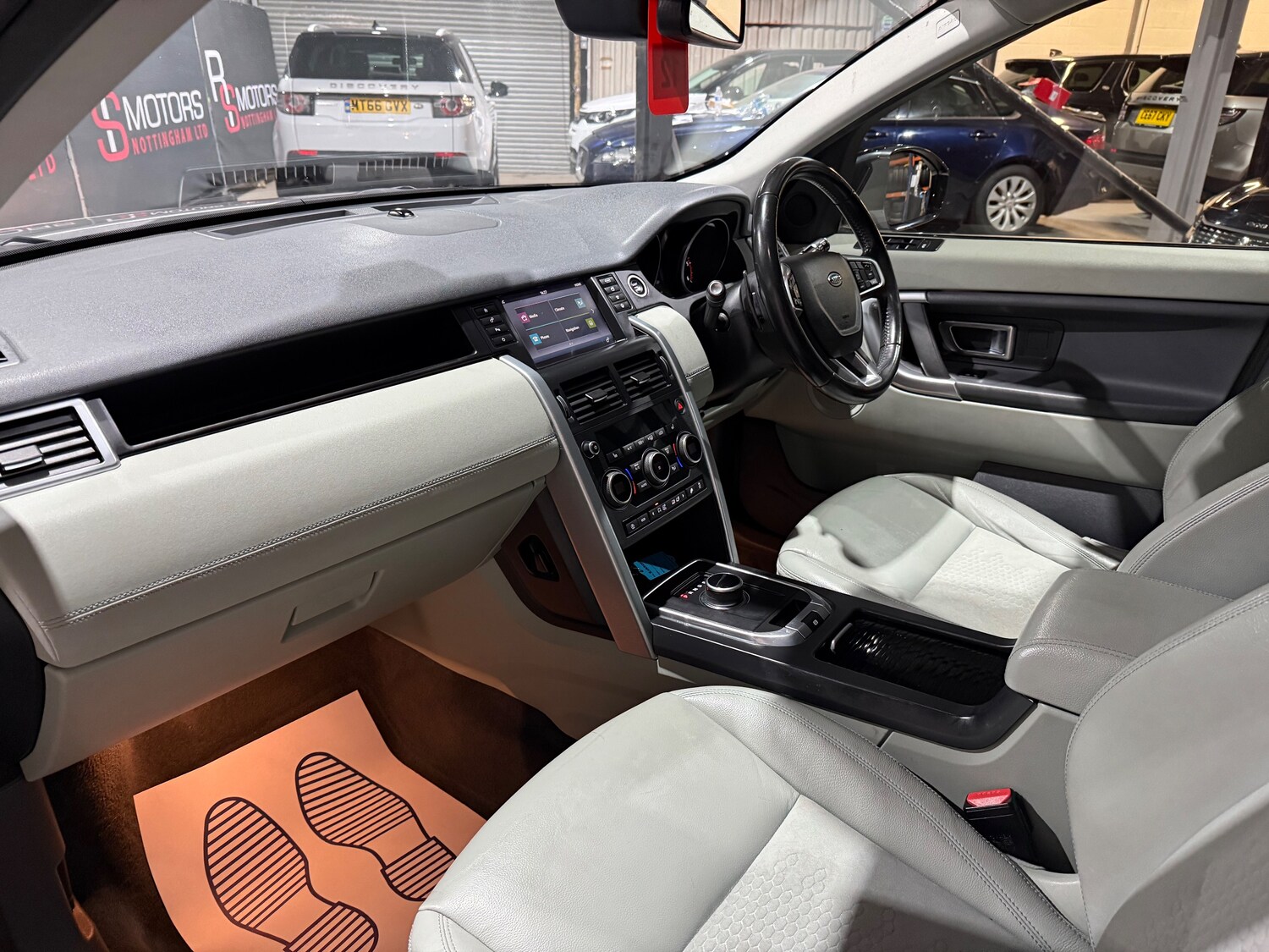 Used Land Rover Discovery Sport 2017 for sale - 77428289: Photo 9