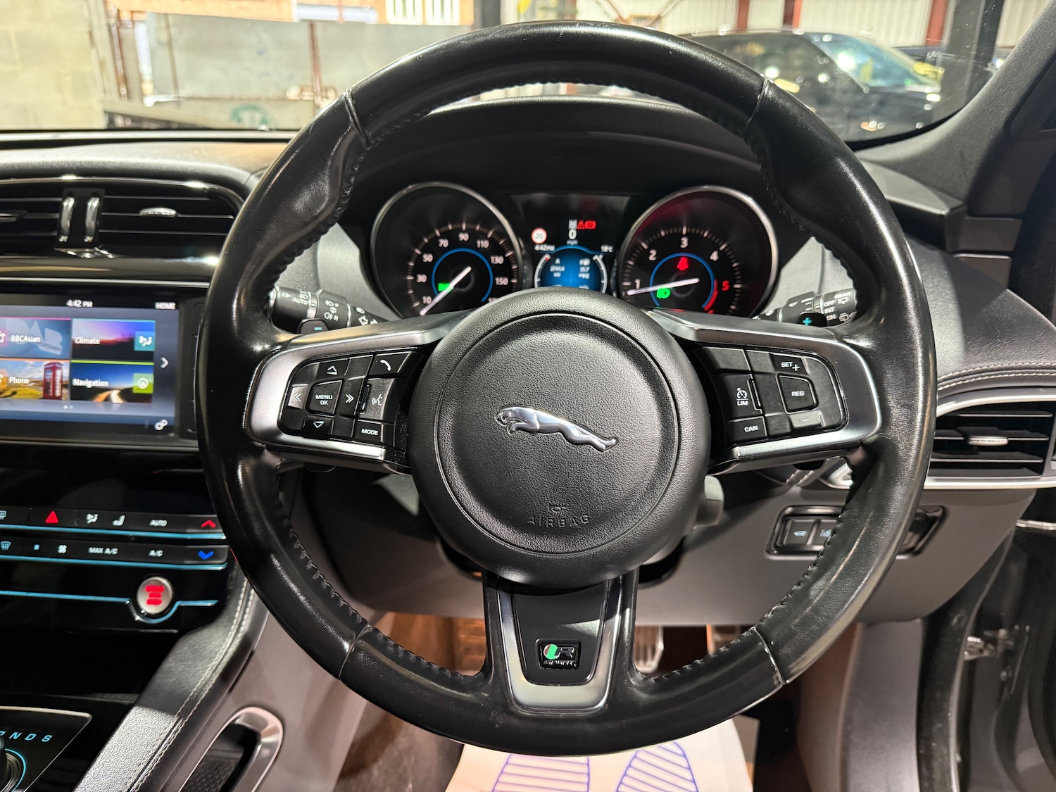 Used Jaguar F-Pace 2017 for sale - 76023867: Photo 30