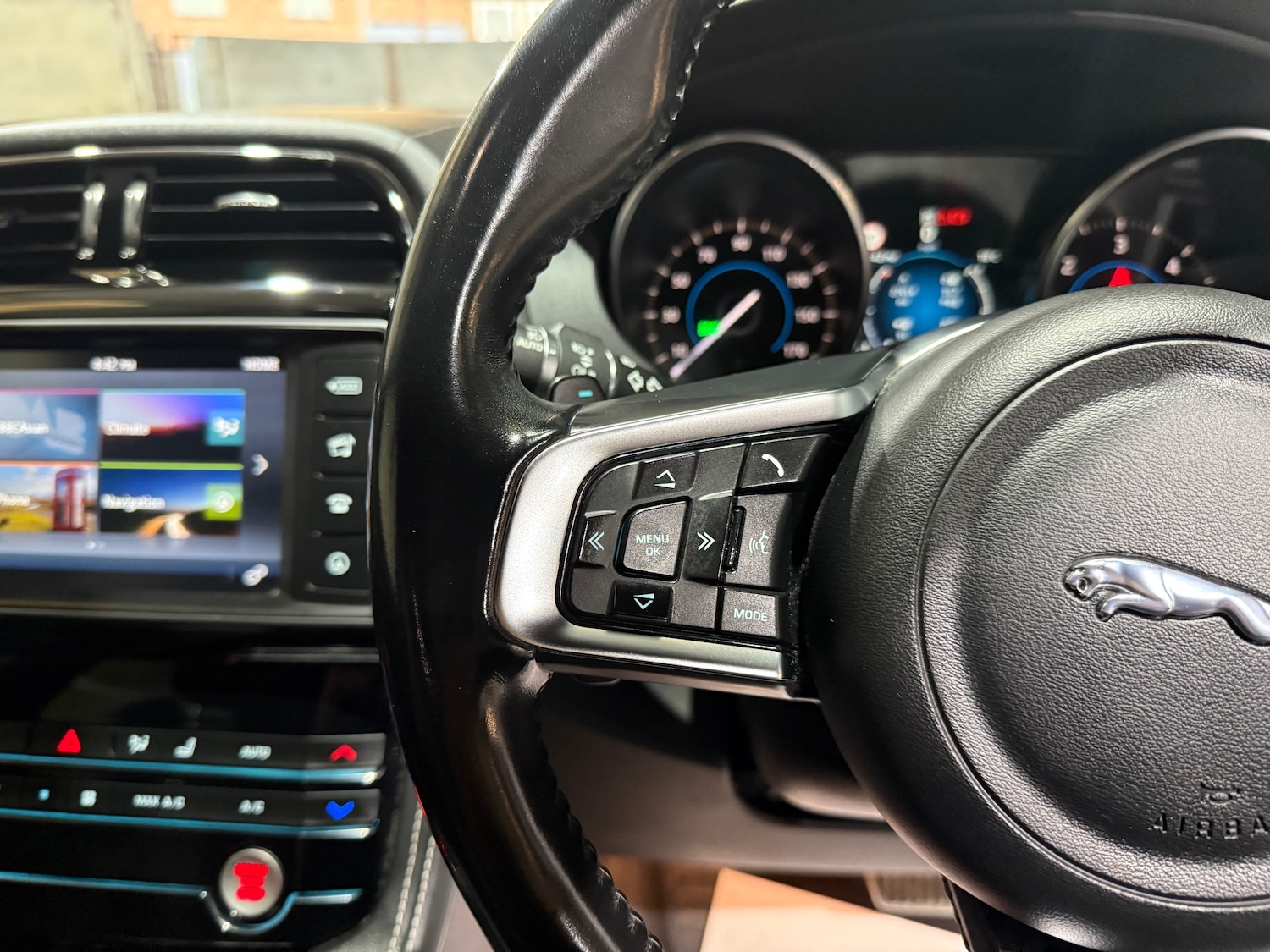 Used Jaguar F-Pace 2017 for sale - 76023867: Photo 31