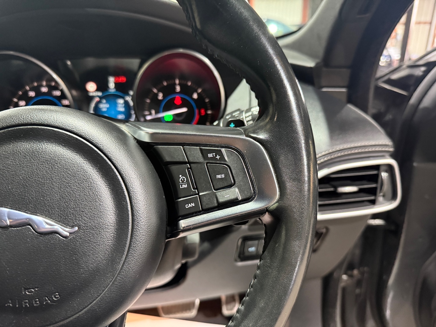 Used Jaguar F-Pace 2017 for sale - 76023867: Photo 32