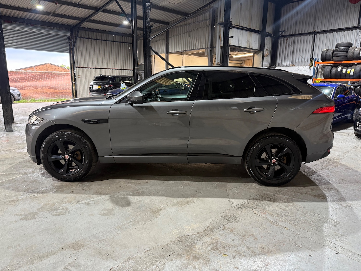 Used Jaguar F-Pace 2017 for sale - 76023867: Photo 5