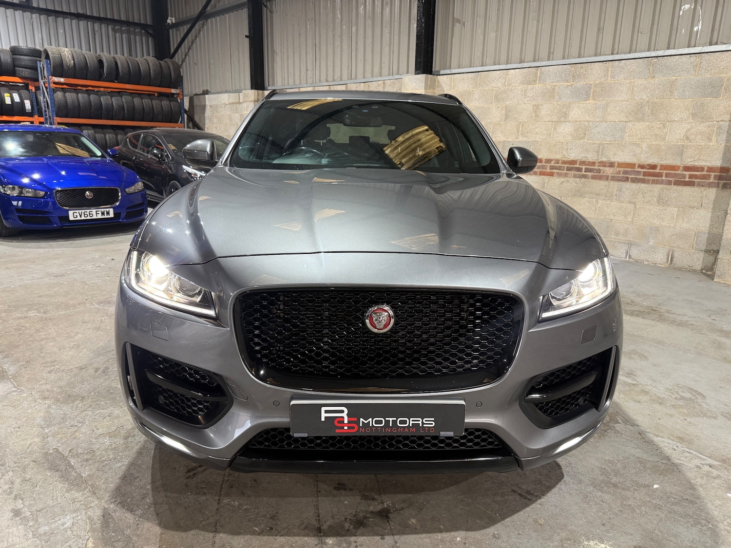 Used Jaguar F-Pace 2017 for sale - 76023867: Photo 6