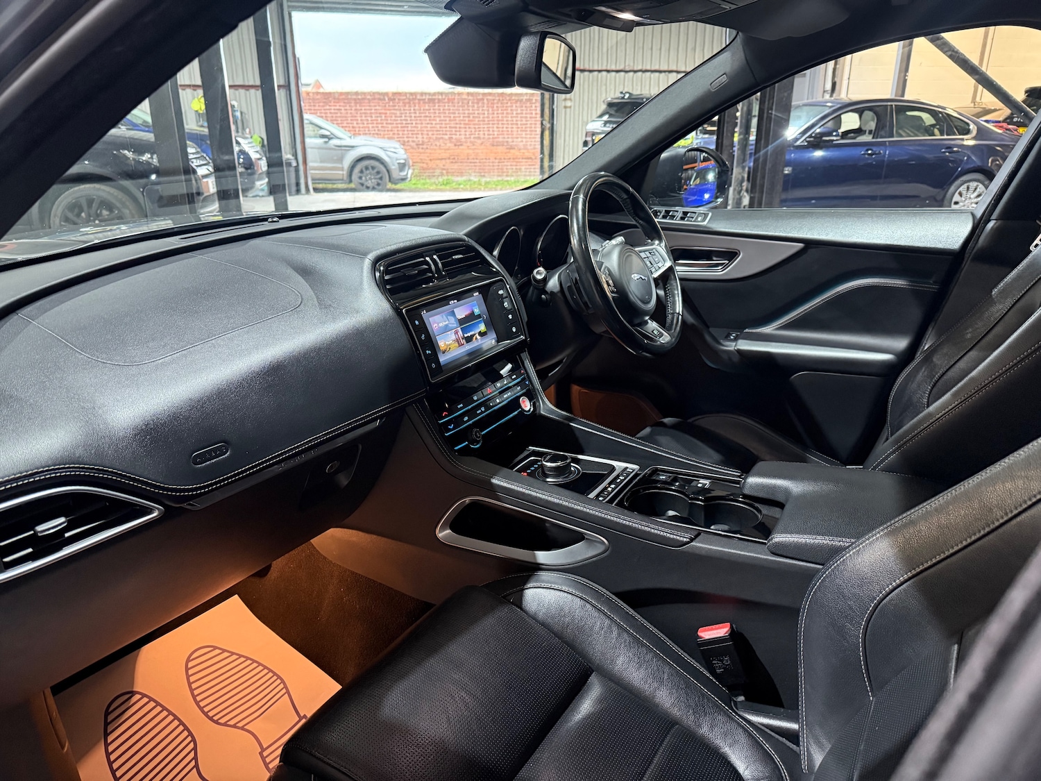 Used Jaguar F-Pace 2017 for sale - 76023867: Photo 9