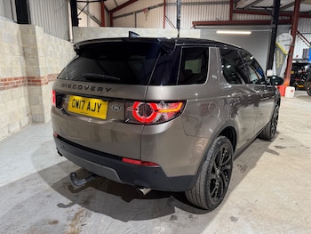 Used Land Rover Discovery Sport 2017 for sale - 76819706: Photo