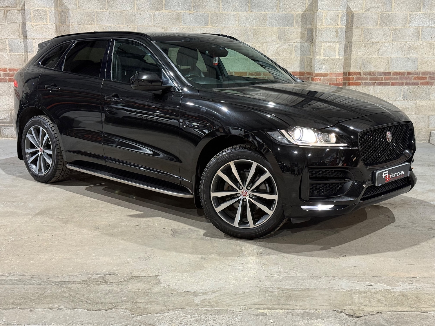 Used Jaguar F-Pace 2017 for sale - 76477471: Photo 1