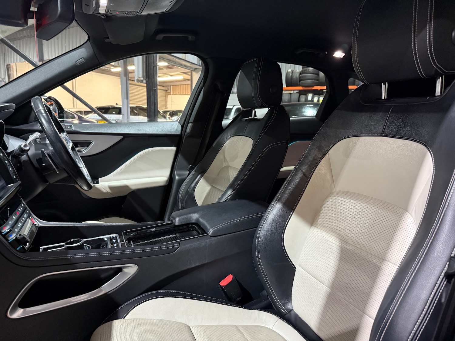 Used Jaguar F-Pace 2017 for sale - 76477471: Photo 10