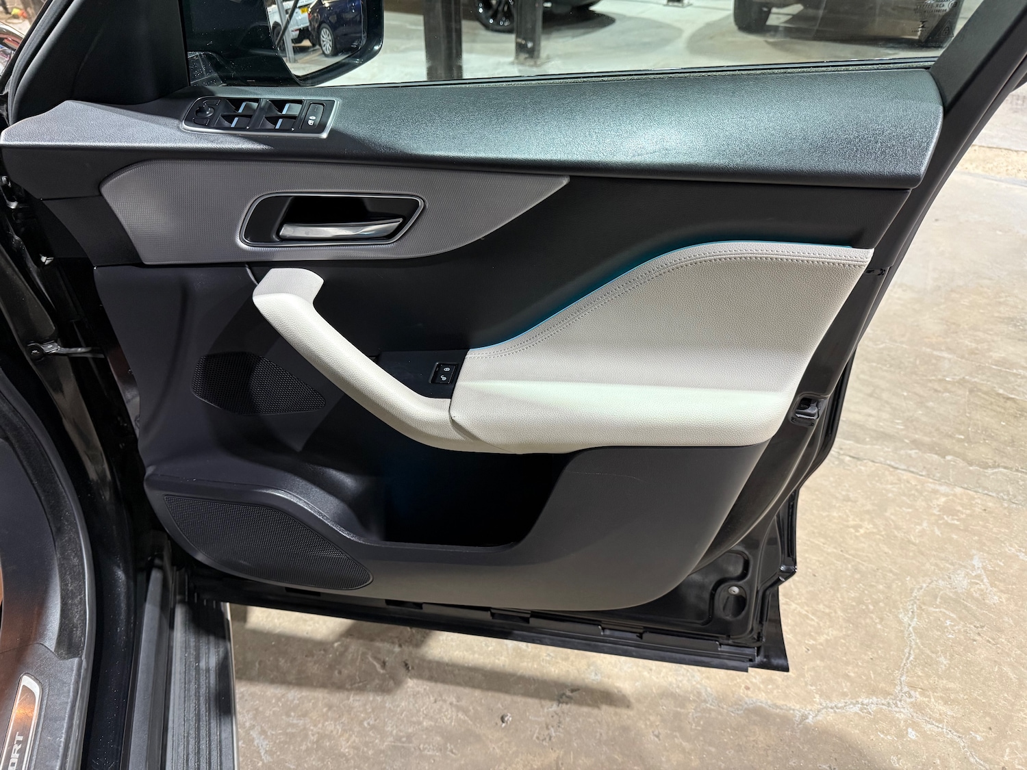 Used Jaguar F-Pace 2017 for sale - 76477471: Photo 21