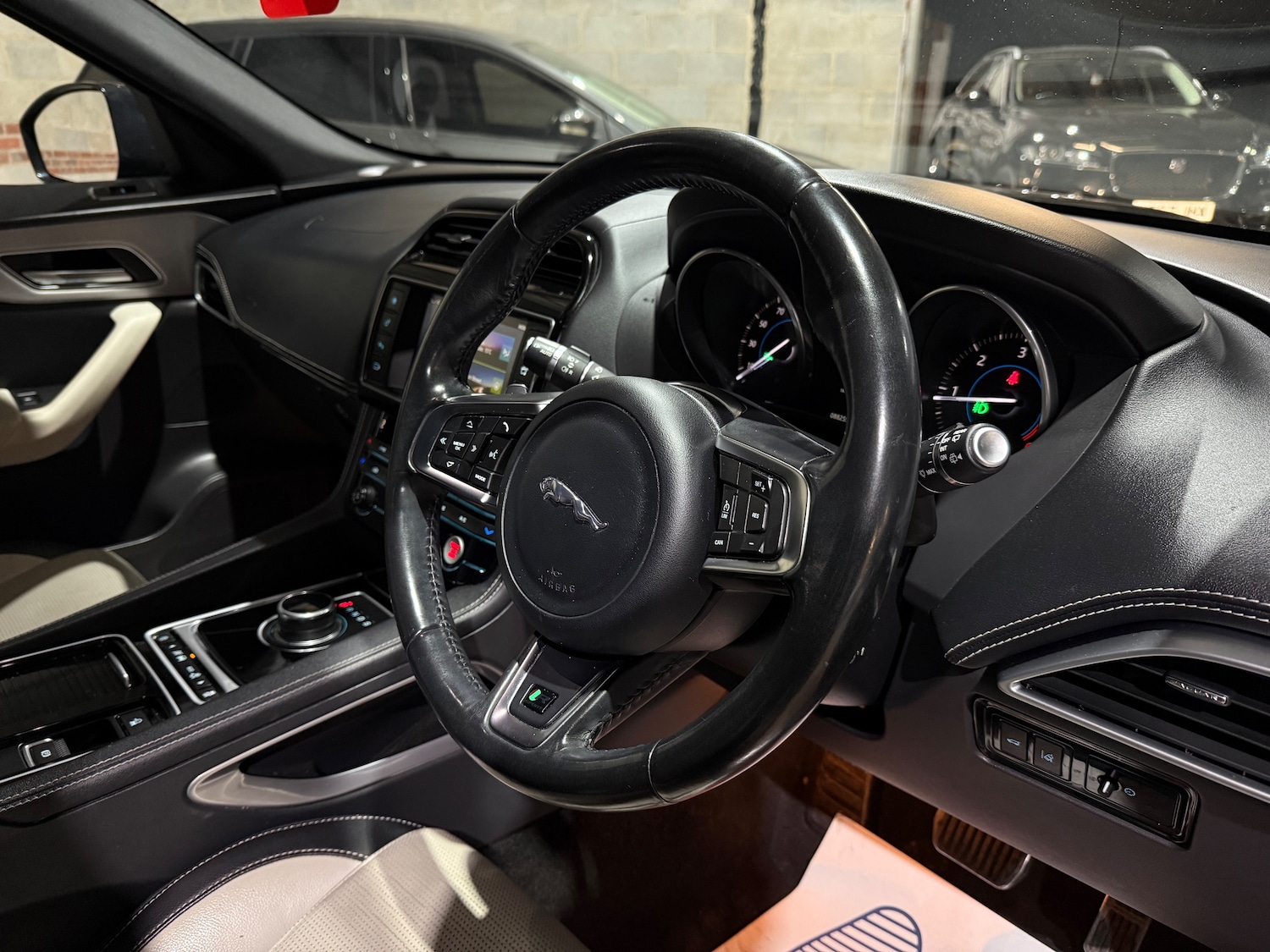 Used Jaguar F-Pace 2017 for sale - 76477471: Photo 23