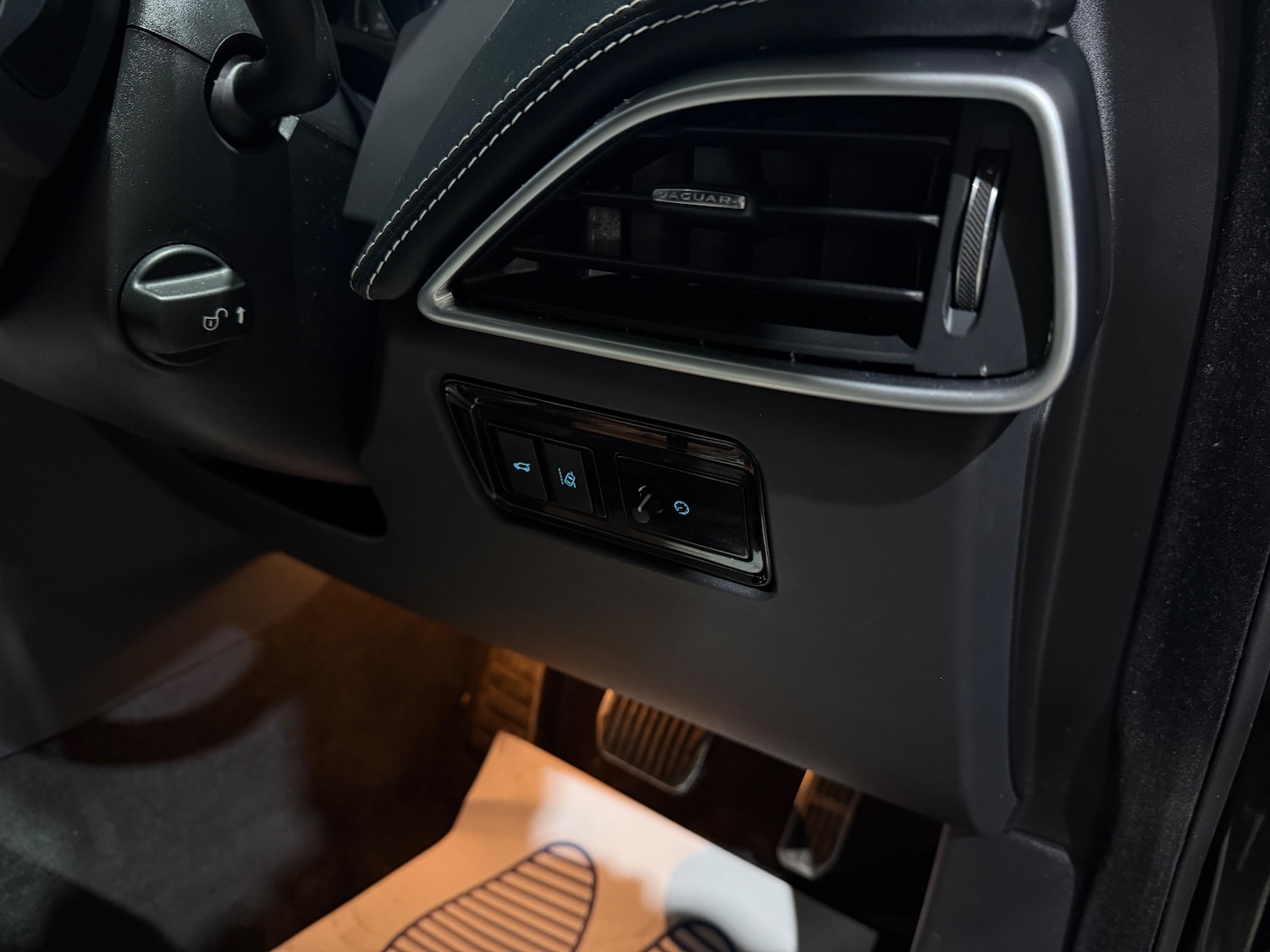 Used Jaguar F-Pace 2017 for sale - 76477471: Photo 27