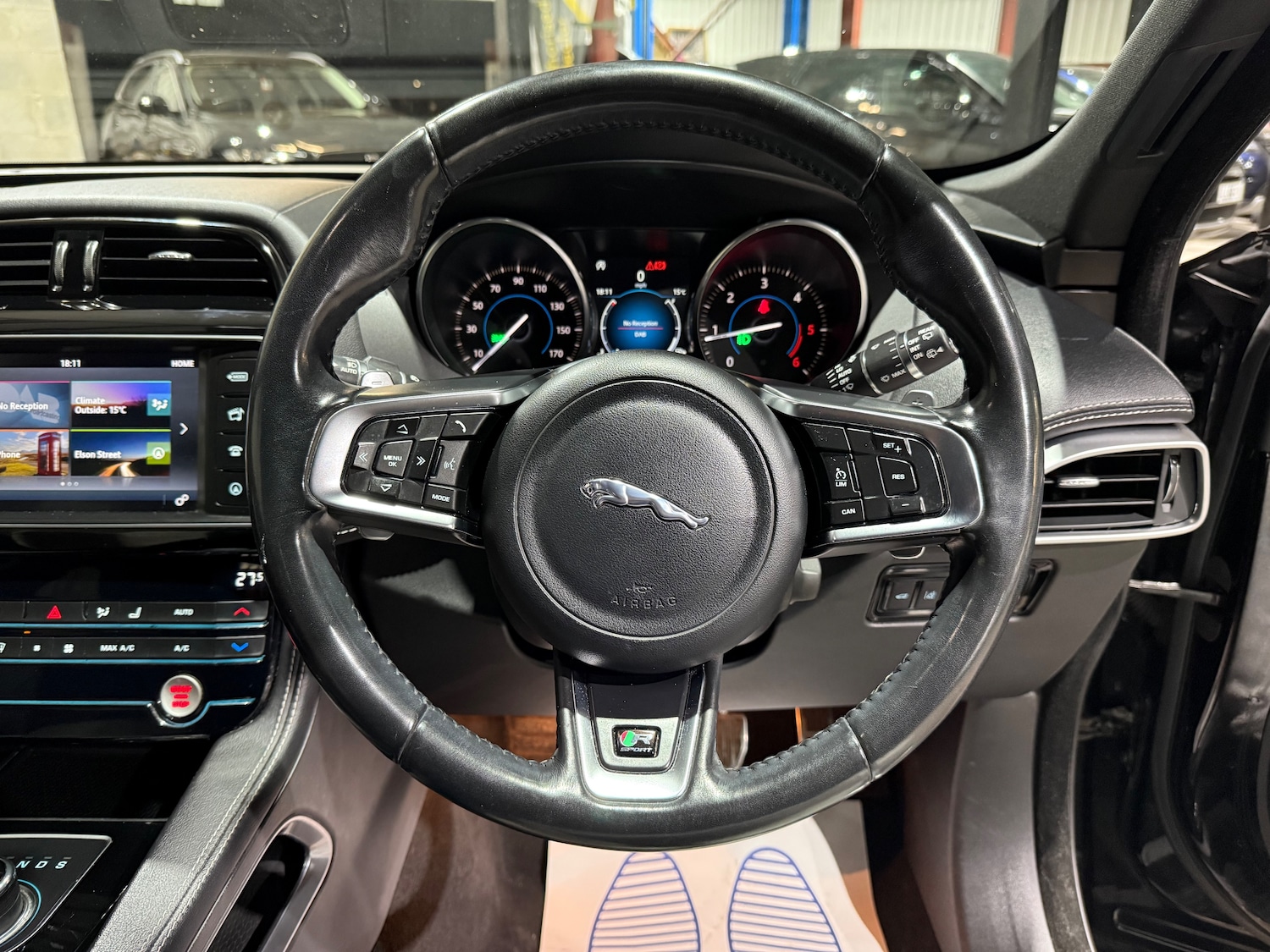 Used Jaguar F-Pace 2017 for sale - 76477471: Photo 28