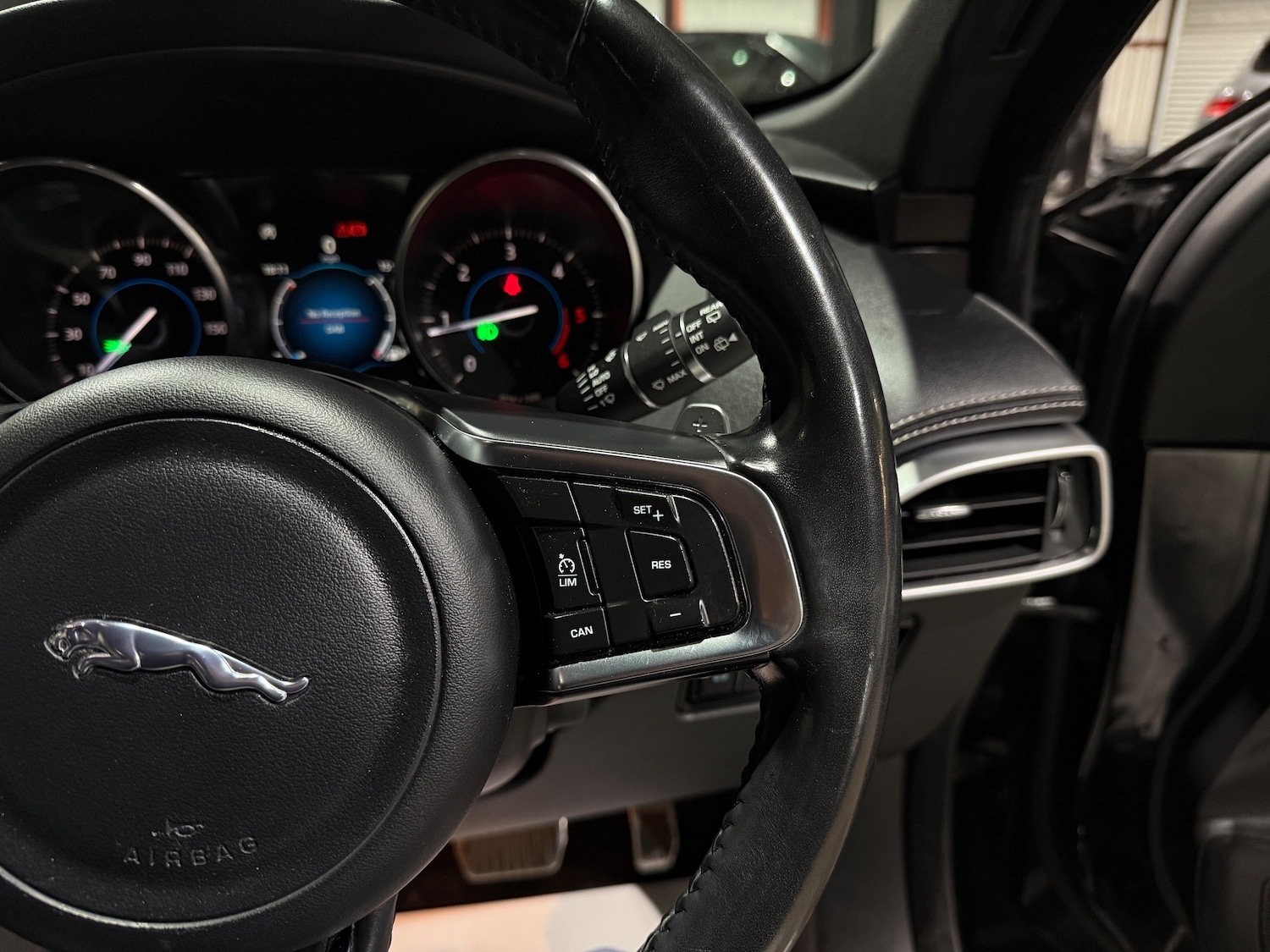 Used Jaguar F-Pace 2017 for sale - 76477471: Photo 30