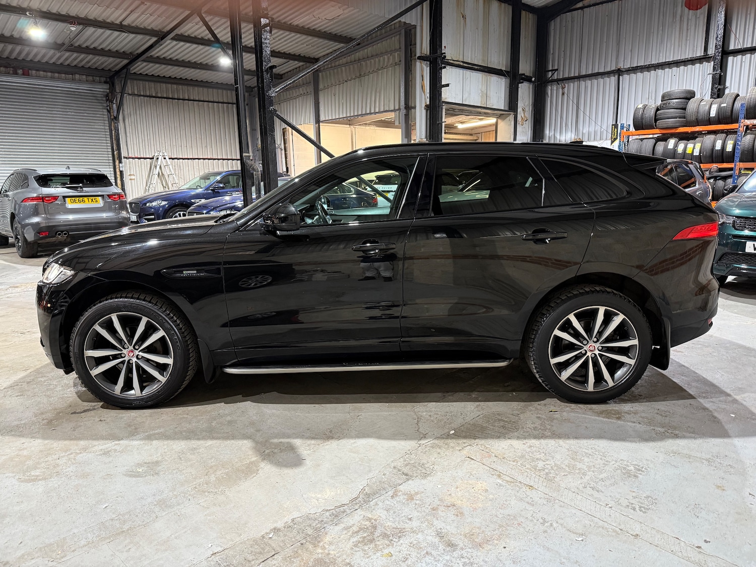 Used Jaguar F-Pace 2017 for sale - 76477471: Photo 5