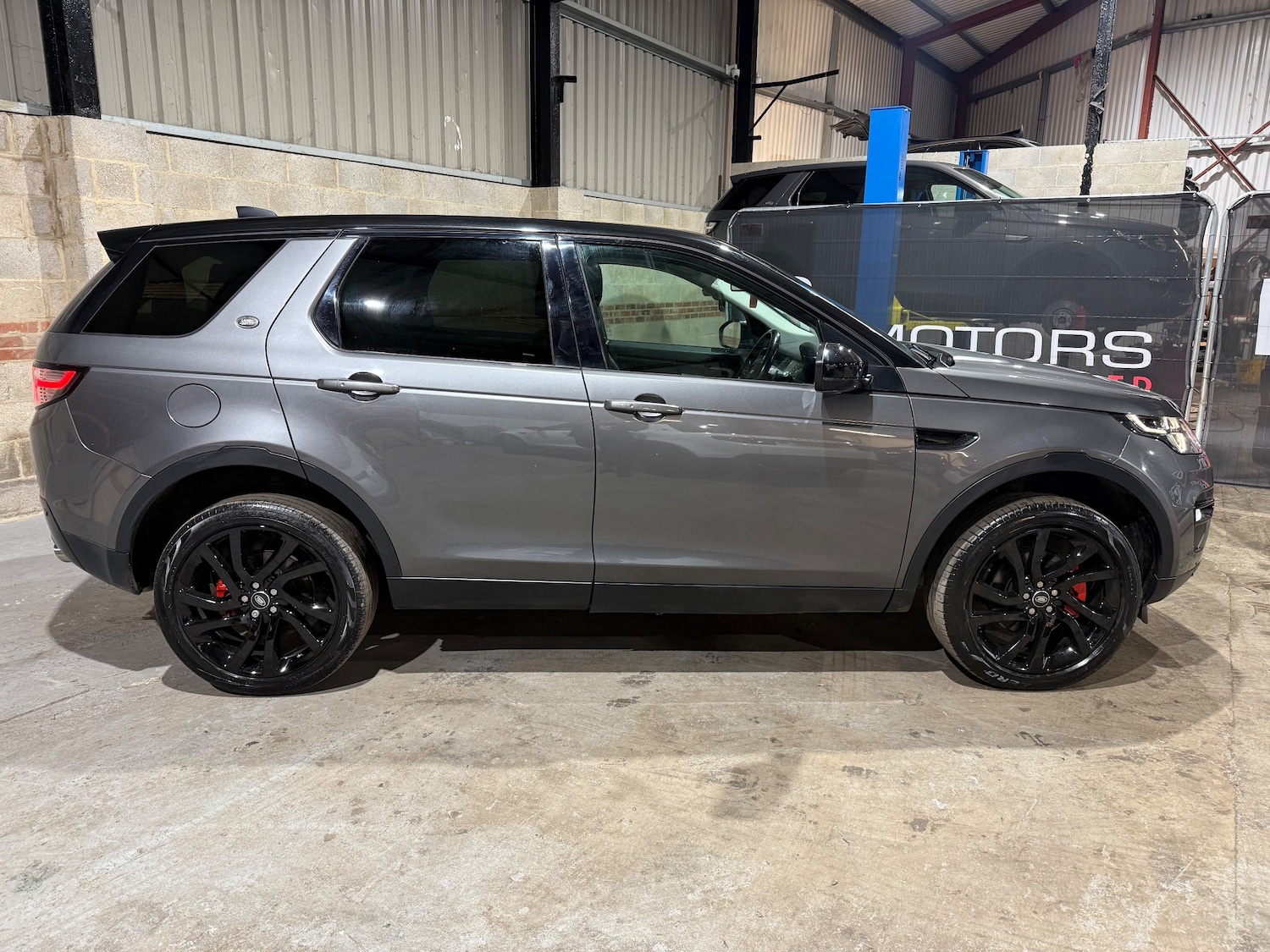 Used Land Rover Discovery Sport 2017 for sale - 77313004: Photo 2