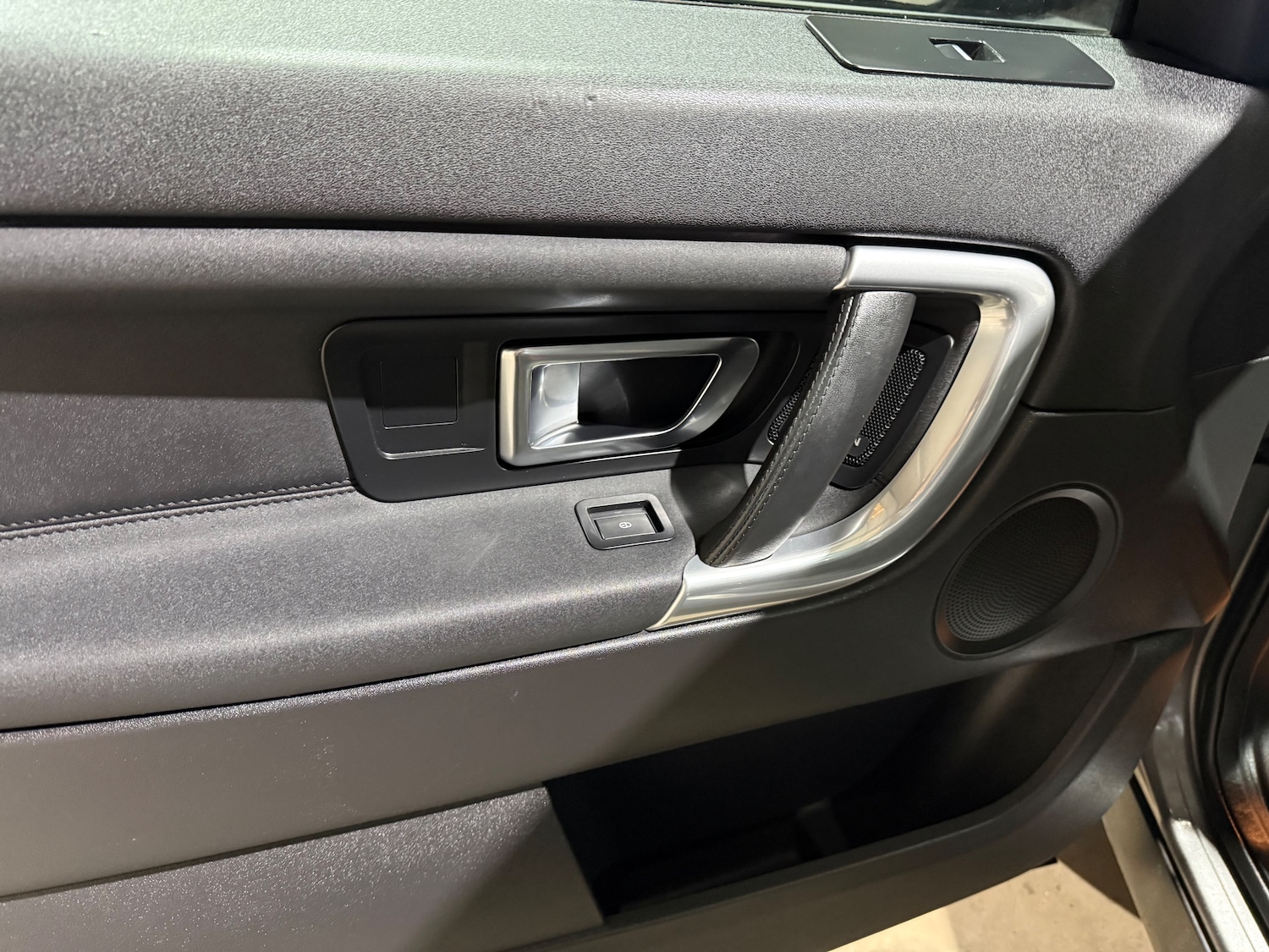 Used Land Rover Discovery Sport 2017 for sale - 77313004: Photo 8