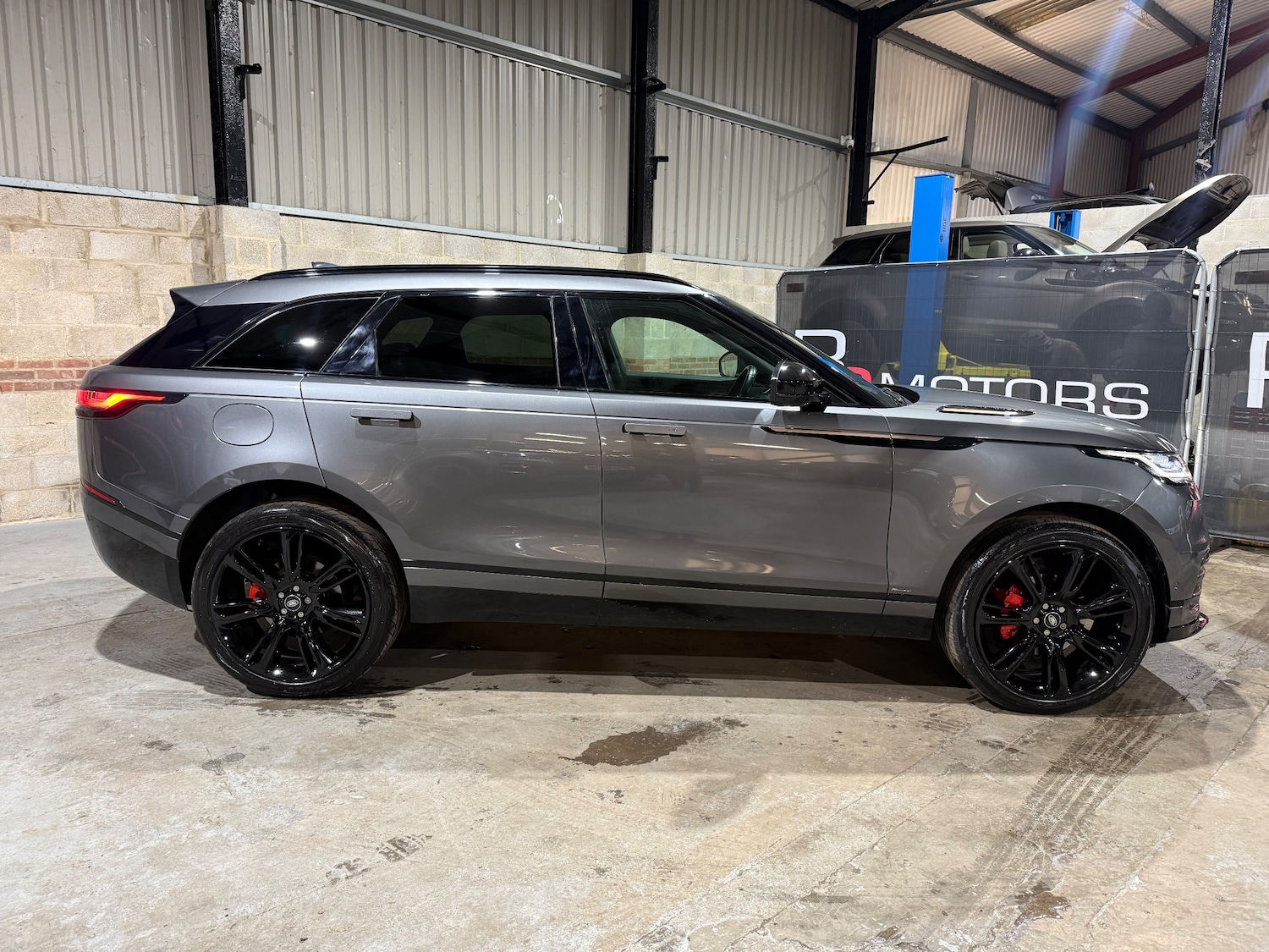 Used Land Rover Range Rover Velar 2018 for sale - 77398490: Photo 2