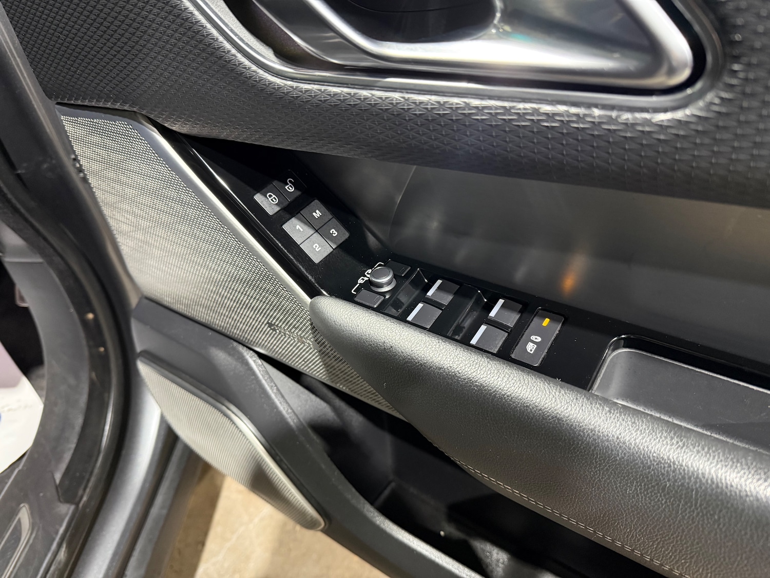 Used Land Rover Range Rover Velar 2018 for sale - 77398490: Photo 24