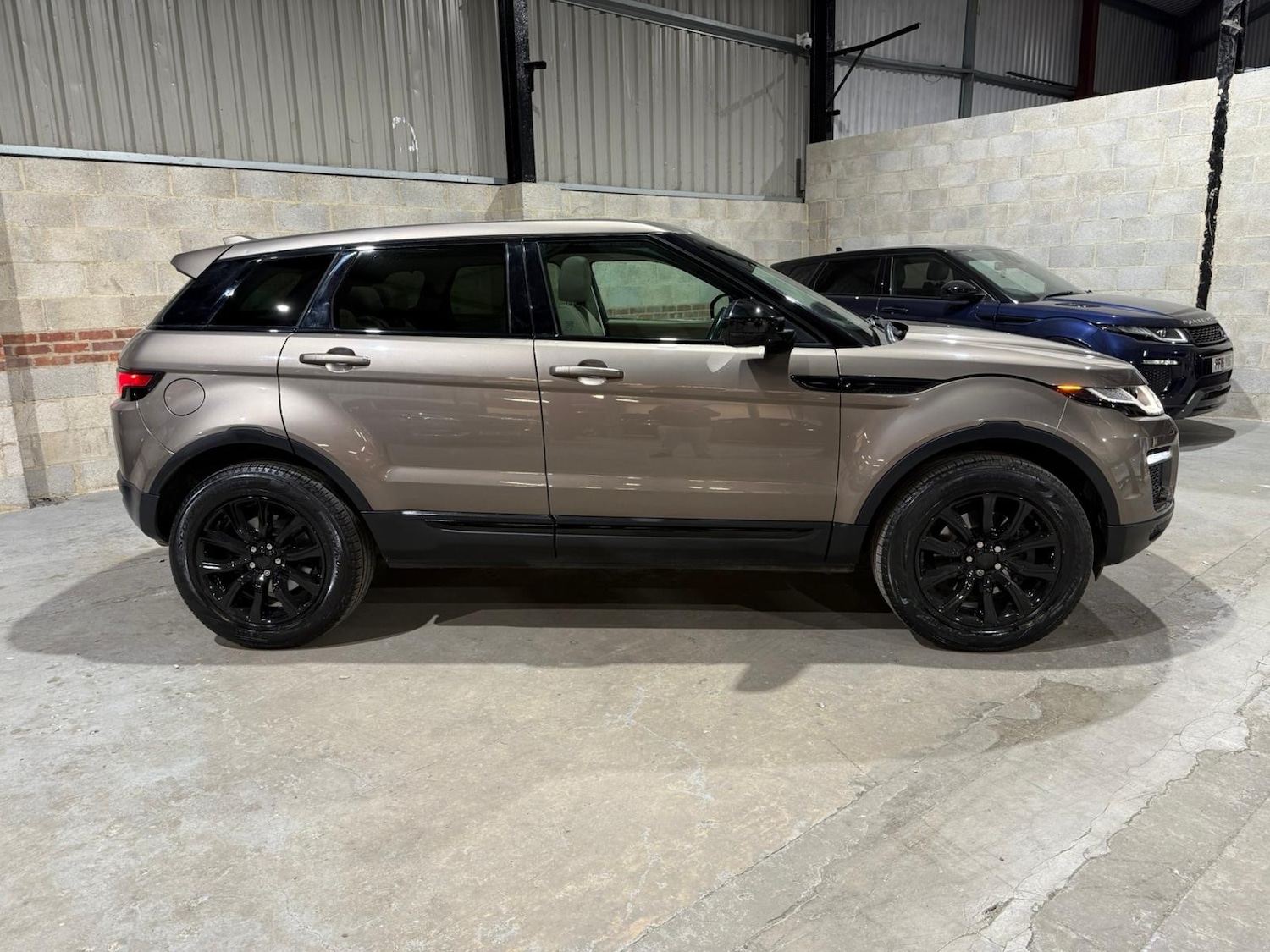 Used Land Rover Range Rover Evoque 2016 for sale - 76351415: Photo 2