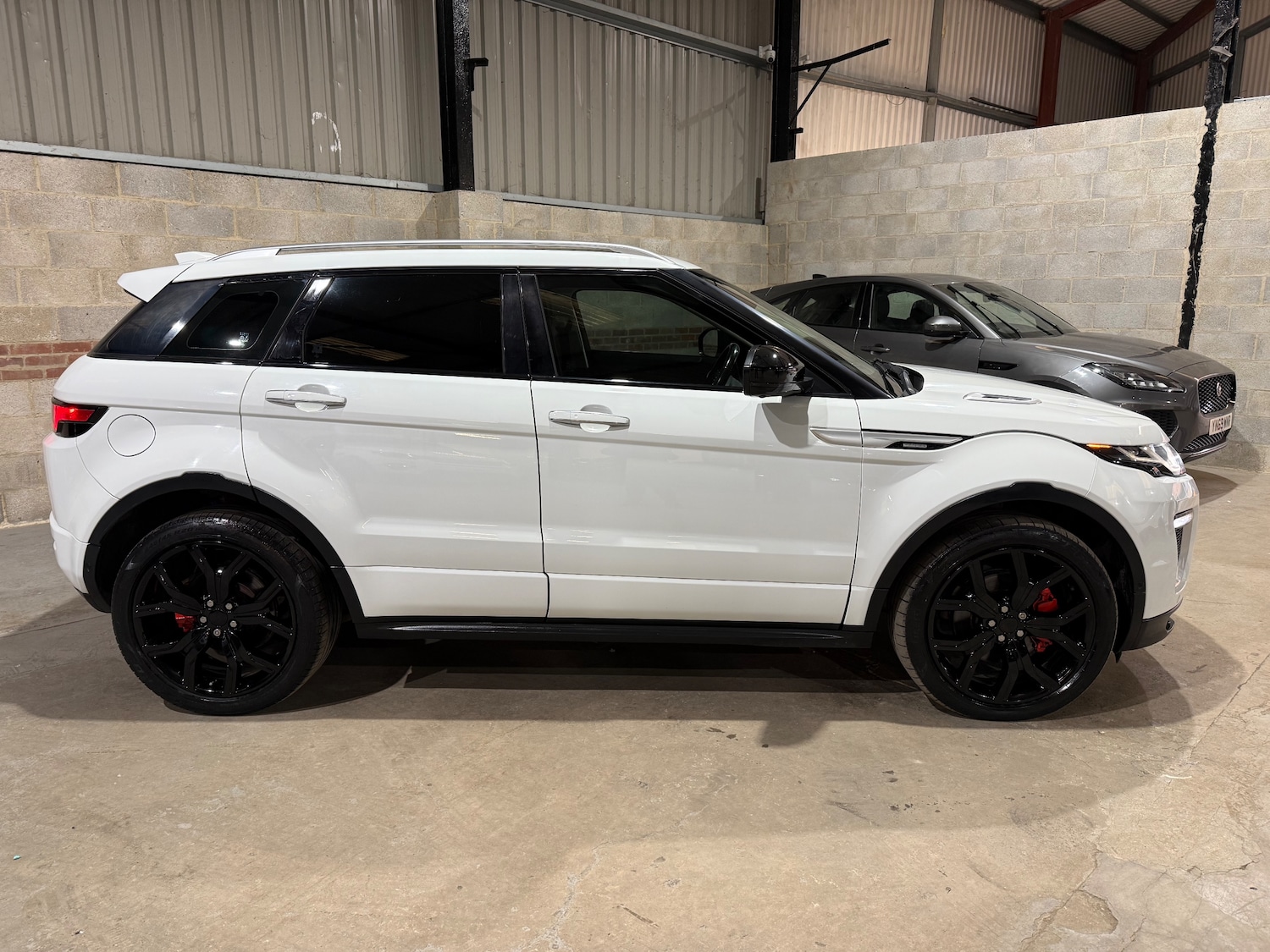 Used Land Rover Range Rover Evoque 2017 for sale - 77050997: Photo 2