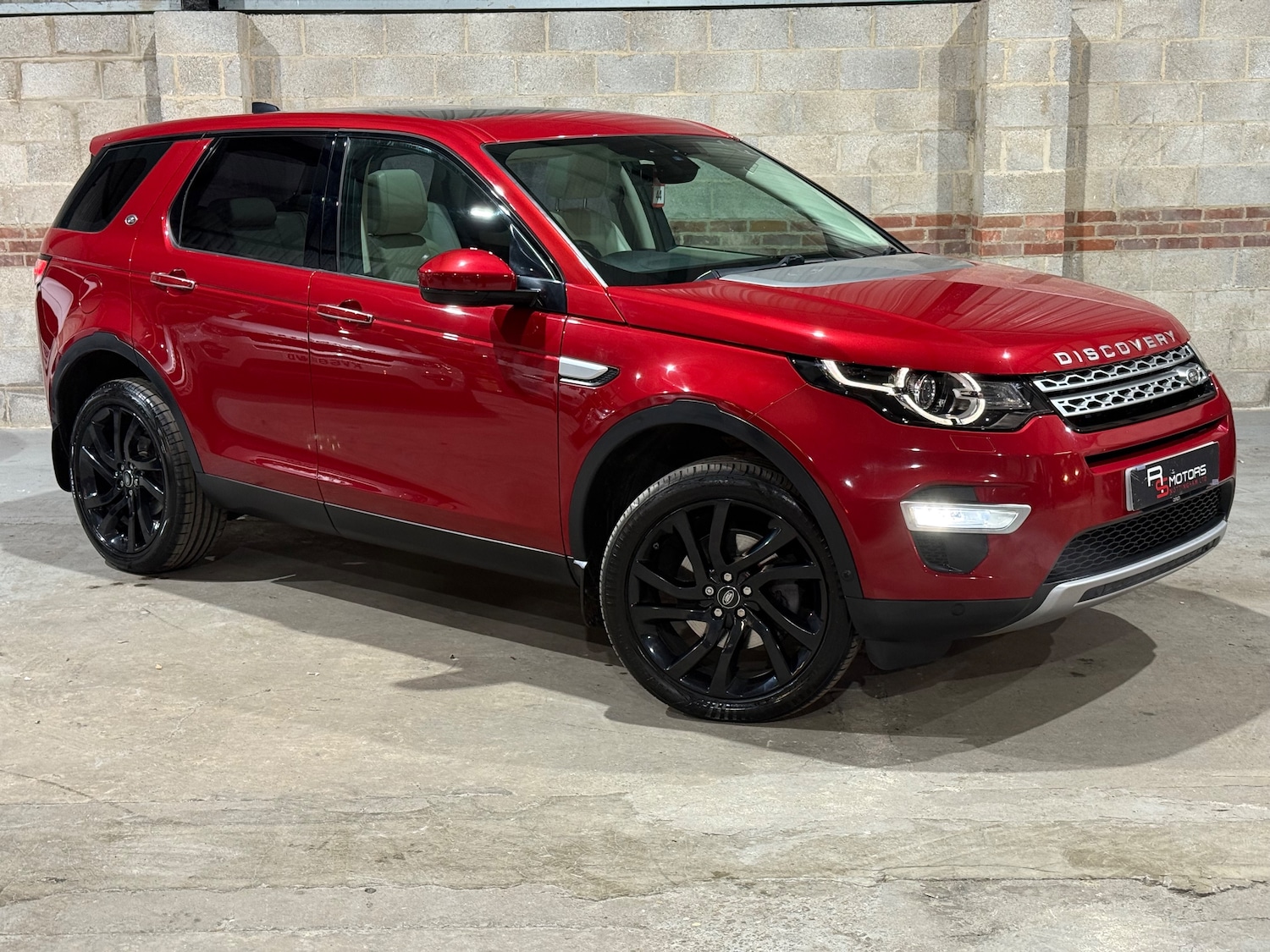 Used Land Rover Discovery Sport 2016 for sale - 76480830: Photo 1