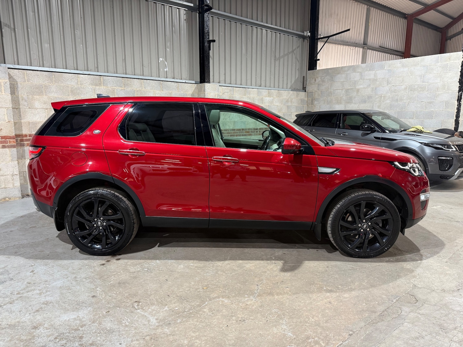 Used Land Rover Discovery Sport 2016 for sale - 76480830: Photo 2