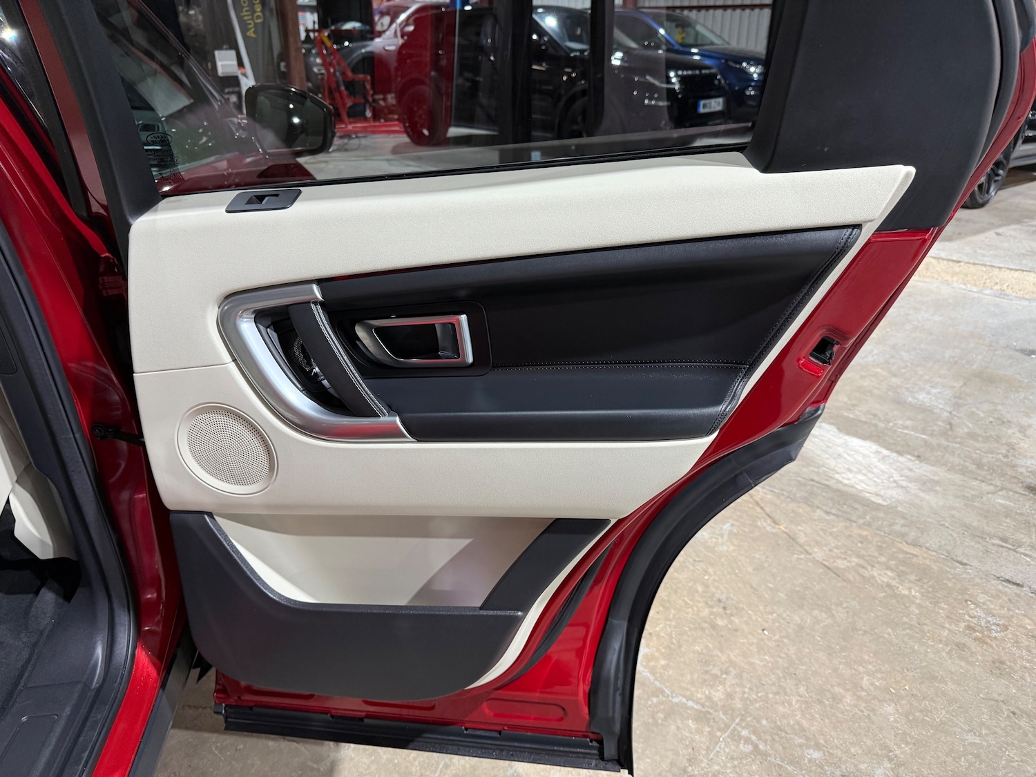 Used Land Rover Discovery Sport 2016 for sale - 76480830: Photo 21