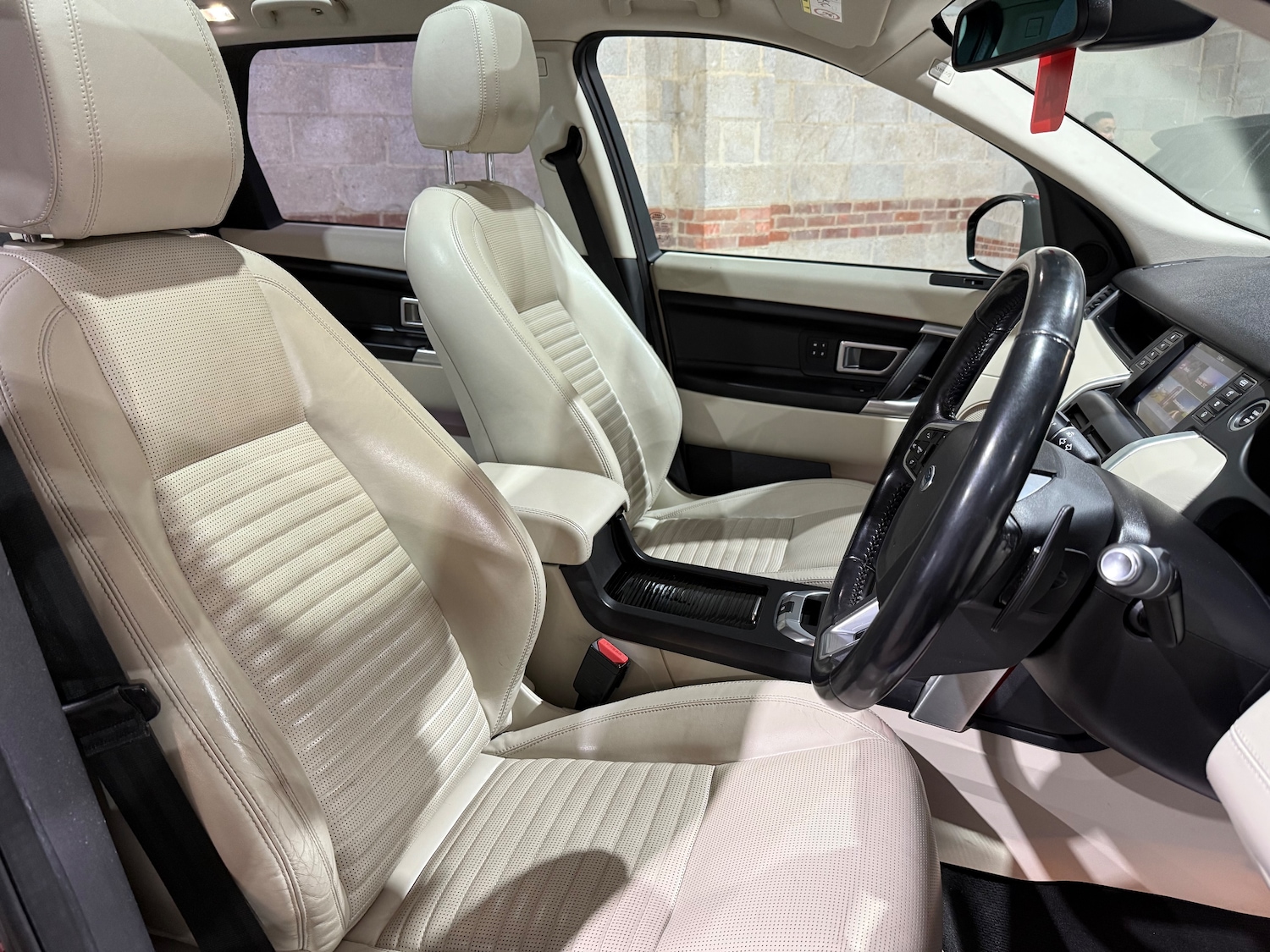 Used Land Rover Discovery Sport 2016 for sale - 76480830: Photo 30