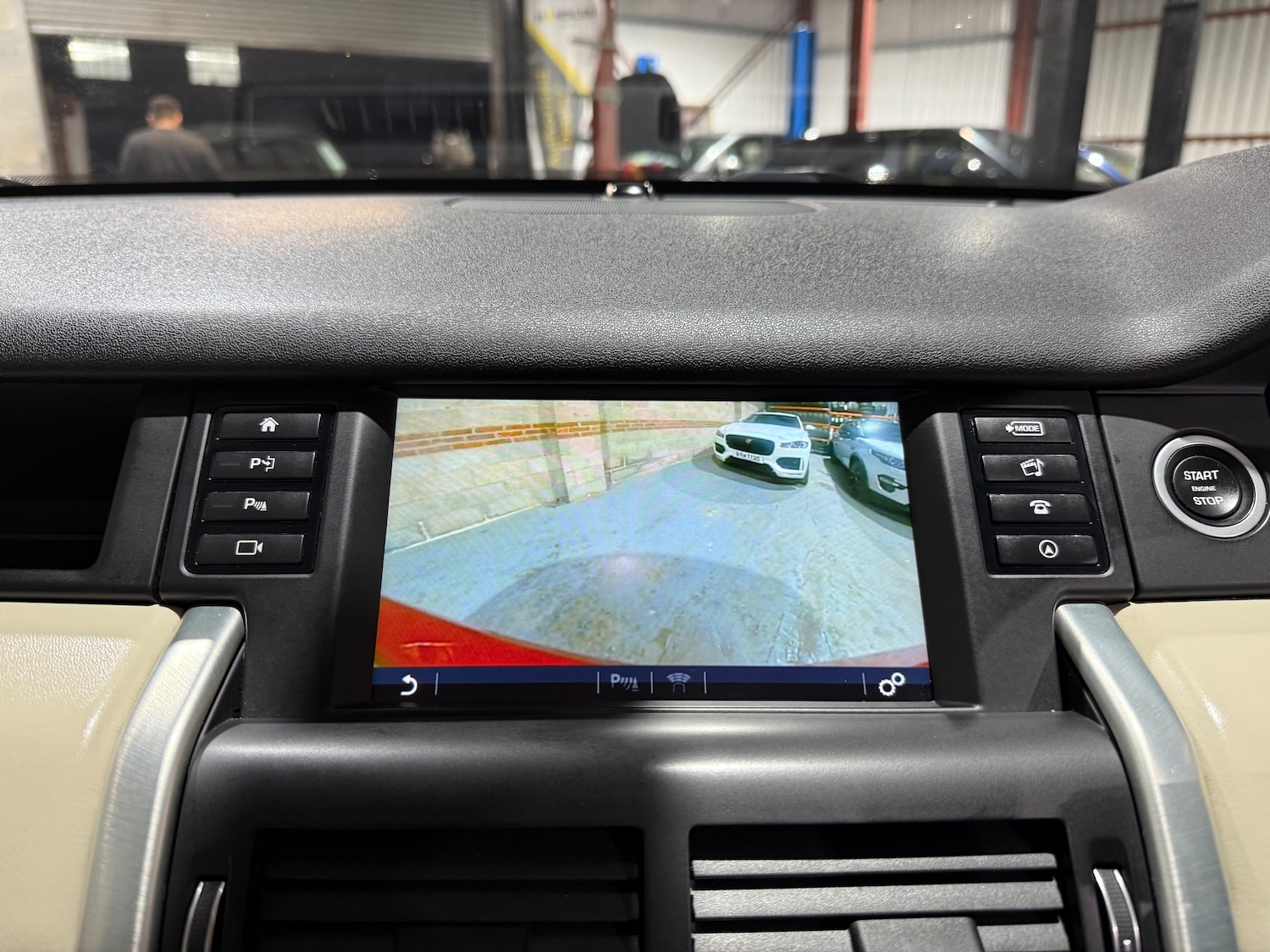 Used Land Rover Discovery Sport 2016 for sale - 76480830: Photo 40