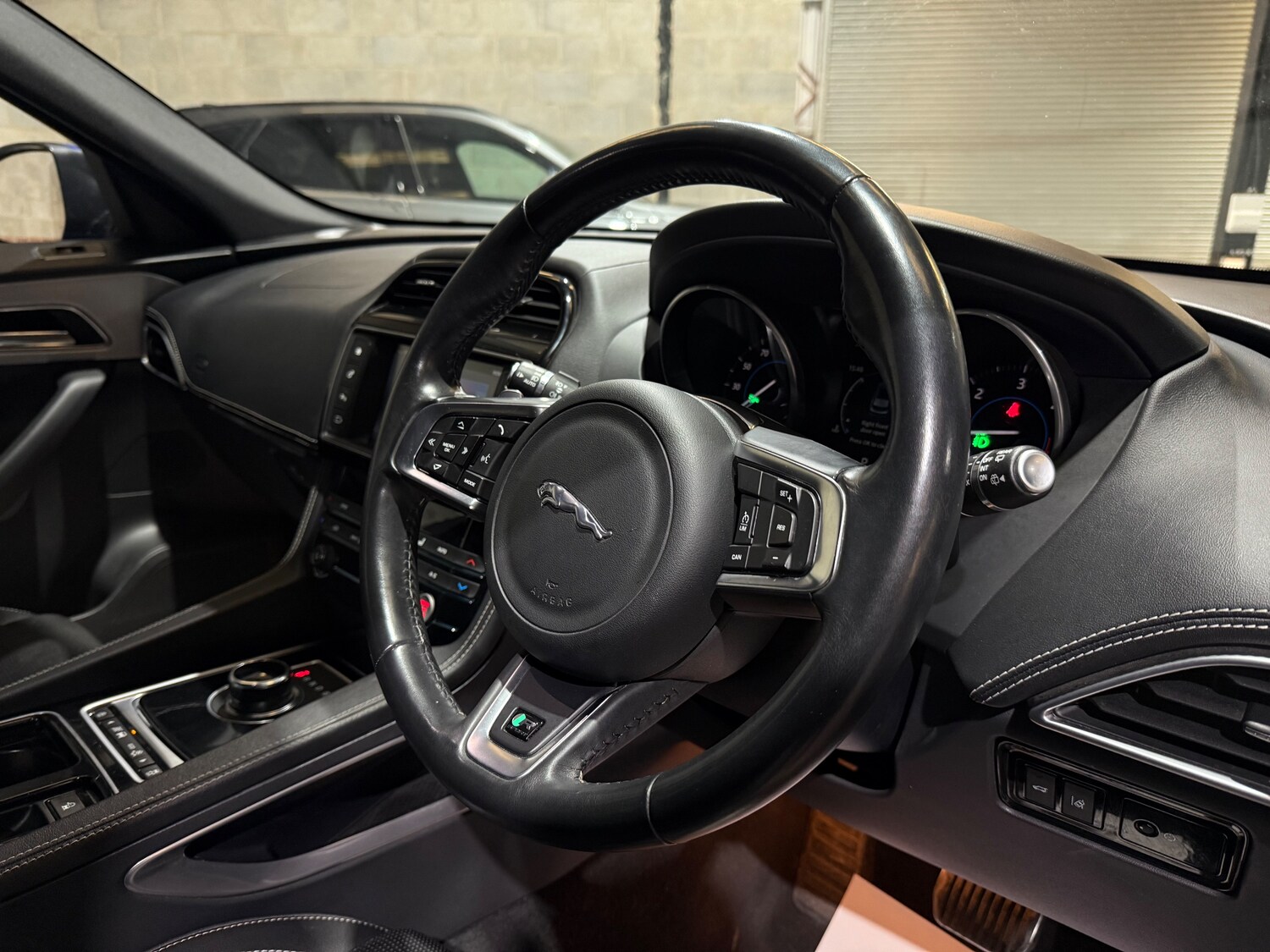 Used Jaguar F-Pace 2018 for sale - 75982957: Photo 31