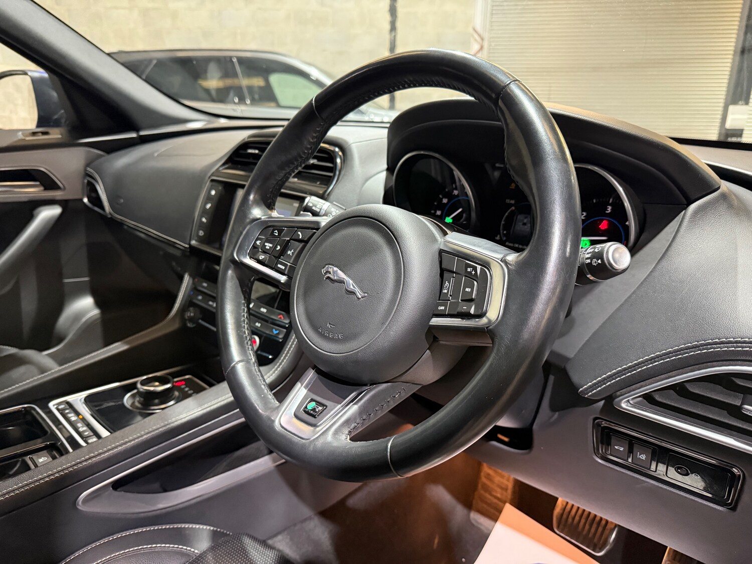 Used Jaguar F-Pace 2018 for sale - 75982957: Photo 32