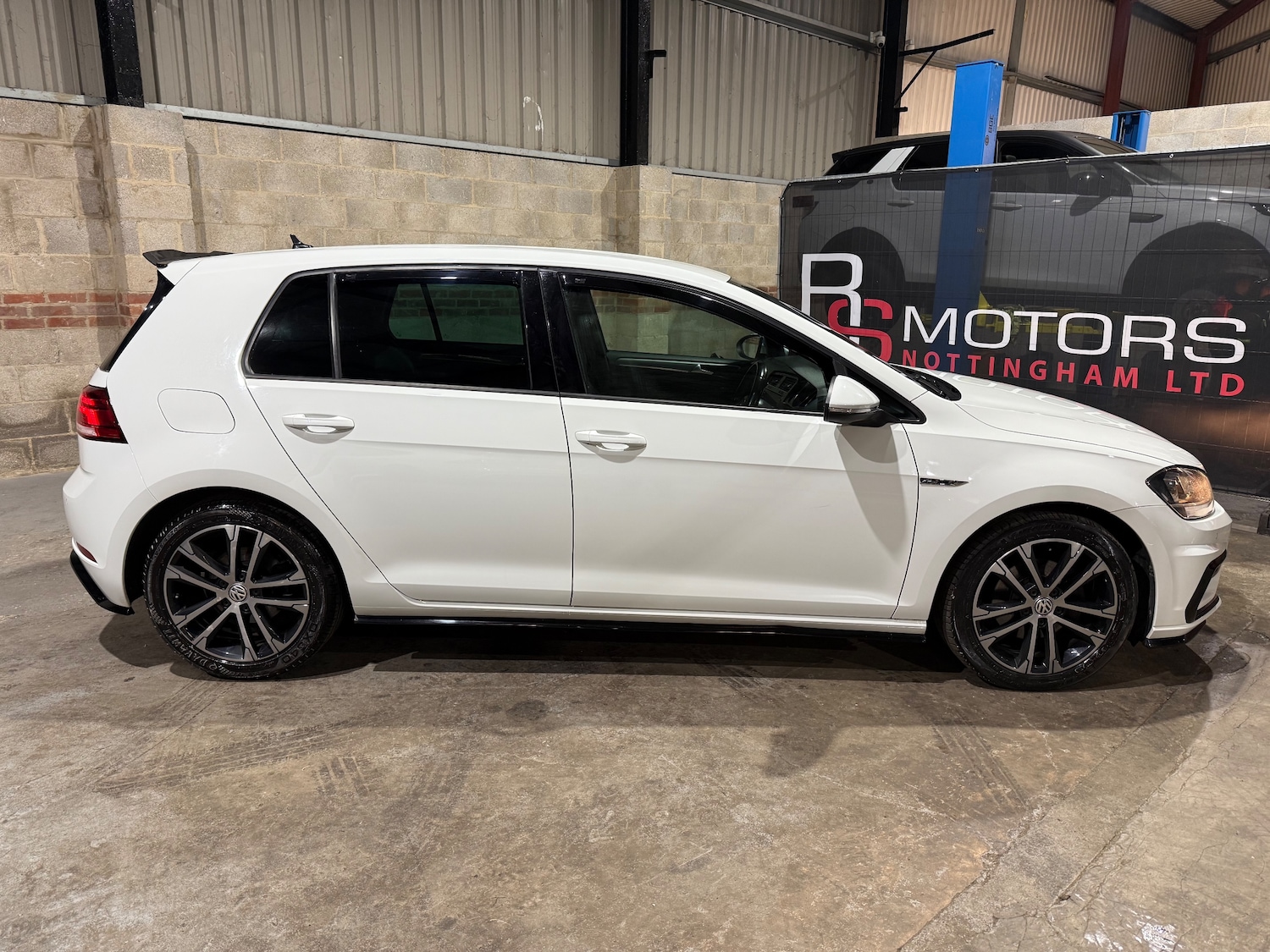 Used Volkswagen Golf 2017 for sale - 77512736: Photo 2