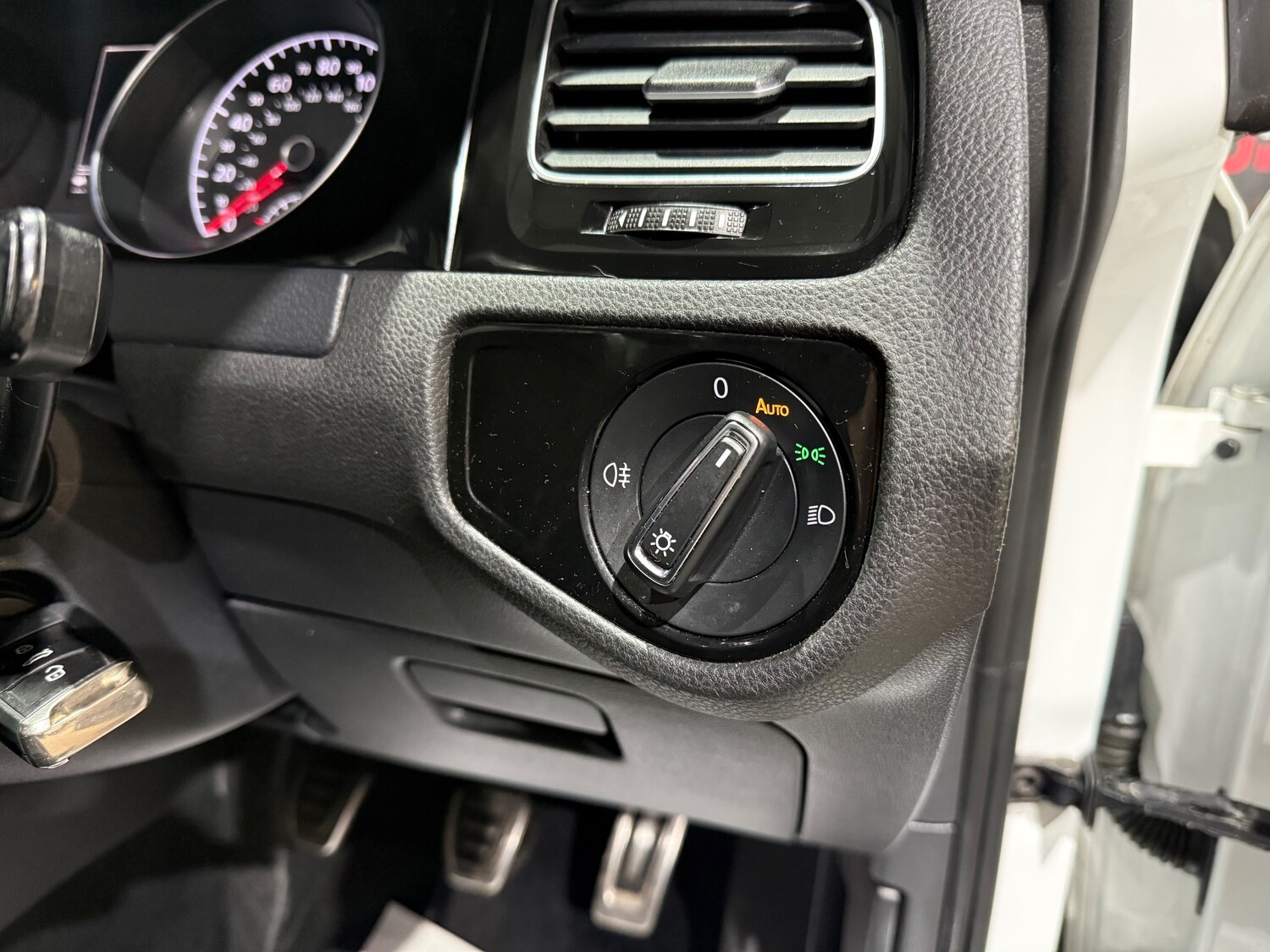 Used Volkswagen Golf 2017 for sale - 77512736: Photo 32