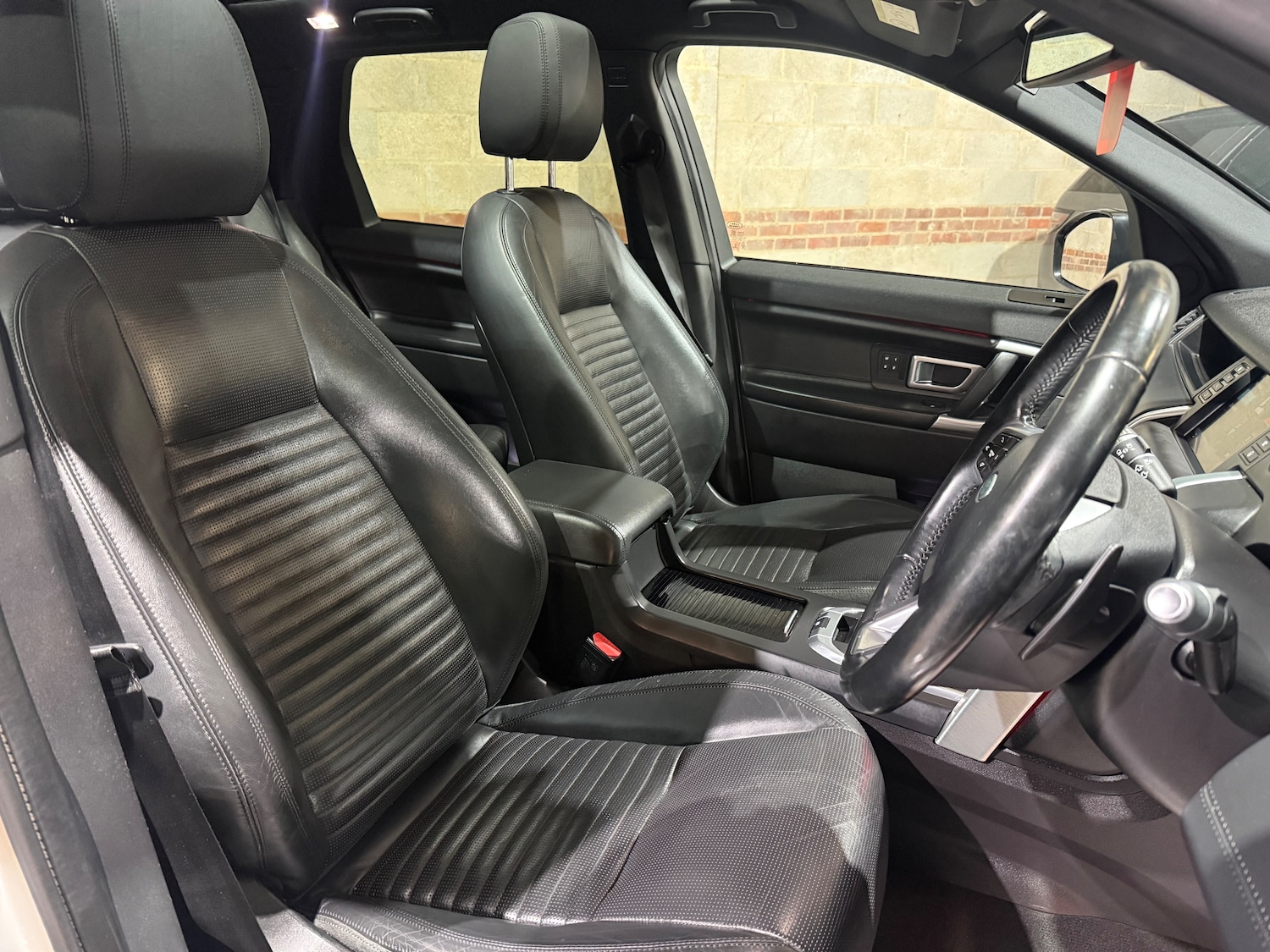 Used Land Rover Discovery Sport 2016 for sale - 76915179: Photo 39