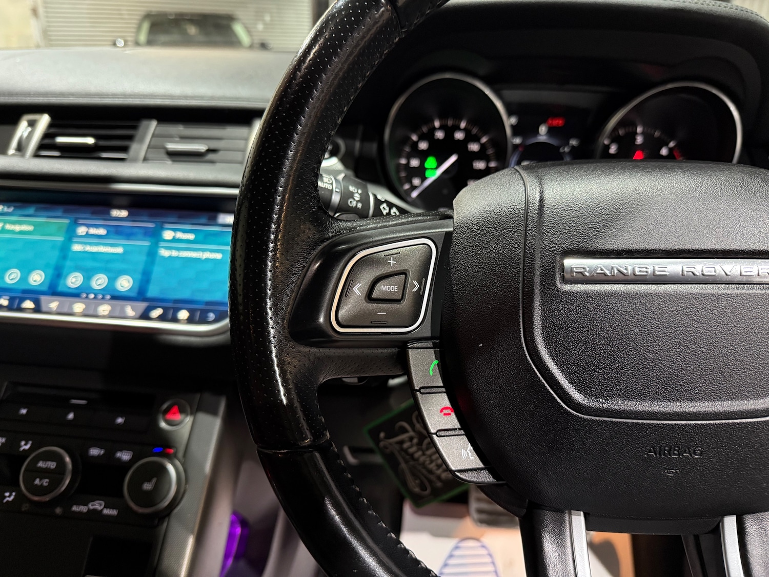 Used Land Rover Range Rover Evoque 2018 for sale - 76693542: Photo 32